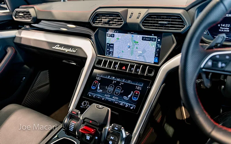 2019 Lamborghini Urus interior