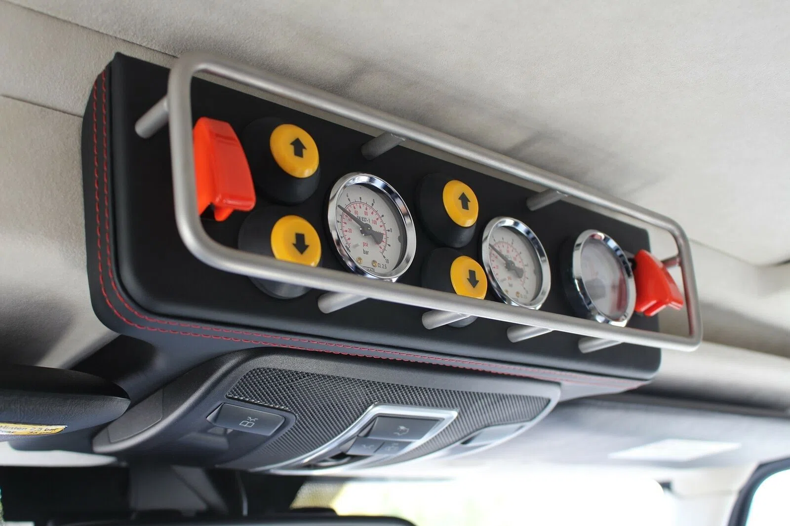 2014 Mercedes-Benz G 63 AMG 6x6 Designo trunk