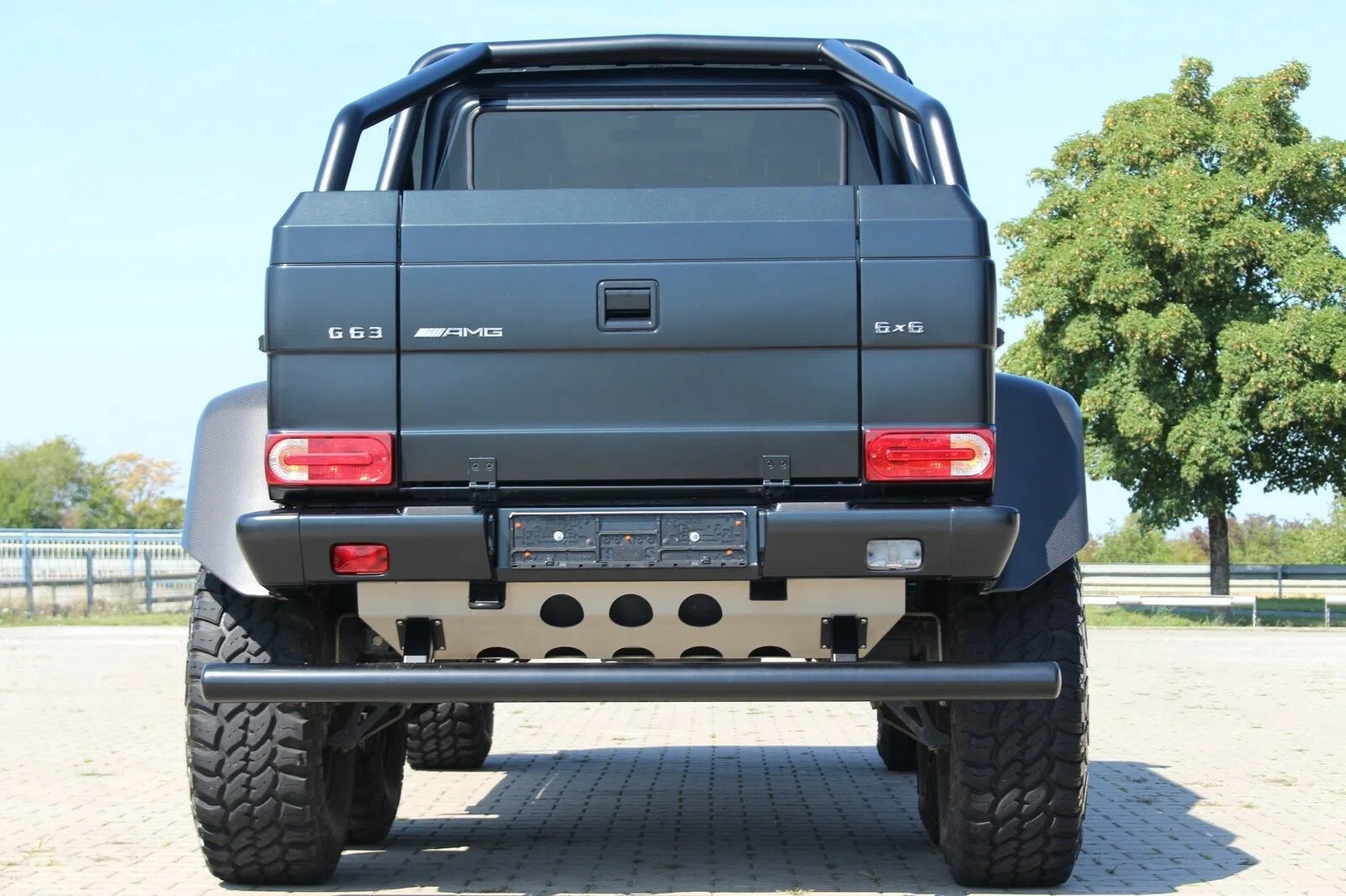 2014 Mercedes-Benz G 63 AMG 6x6 Designo, rear three-quarter view