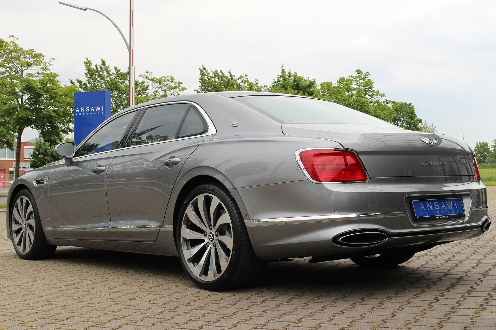 2020 Bentley Flying Spur W12 First Edition, 19/20