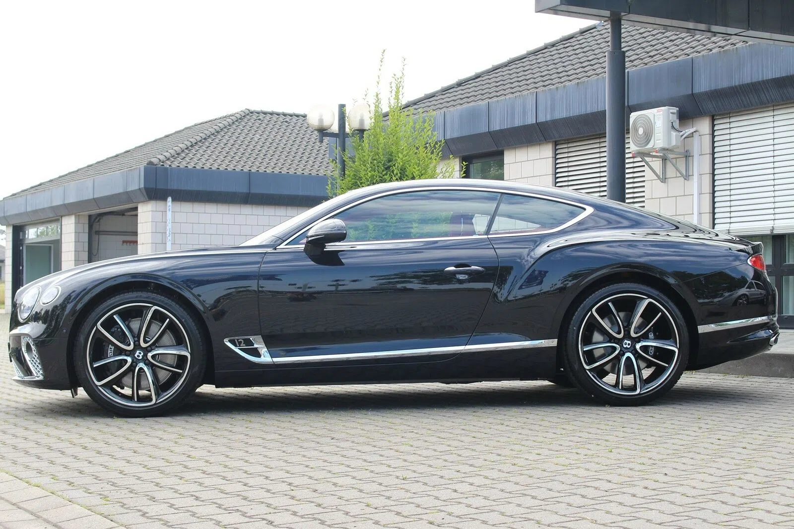 2020 Bentley Continental GT W12 Mulliner, side profile
