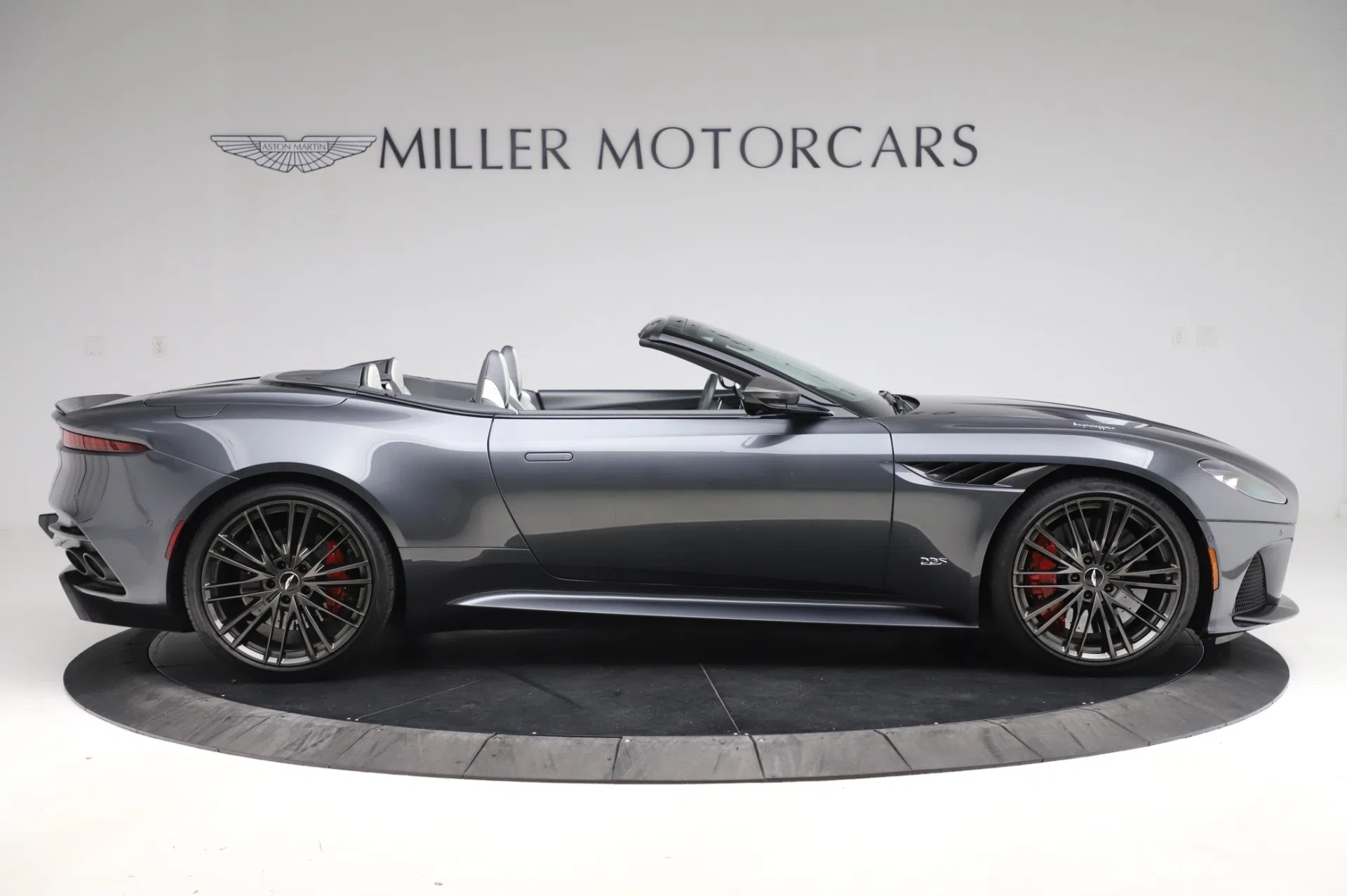 2020 Aston Martin DBS Superleggera Volante