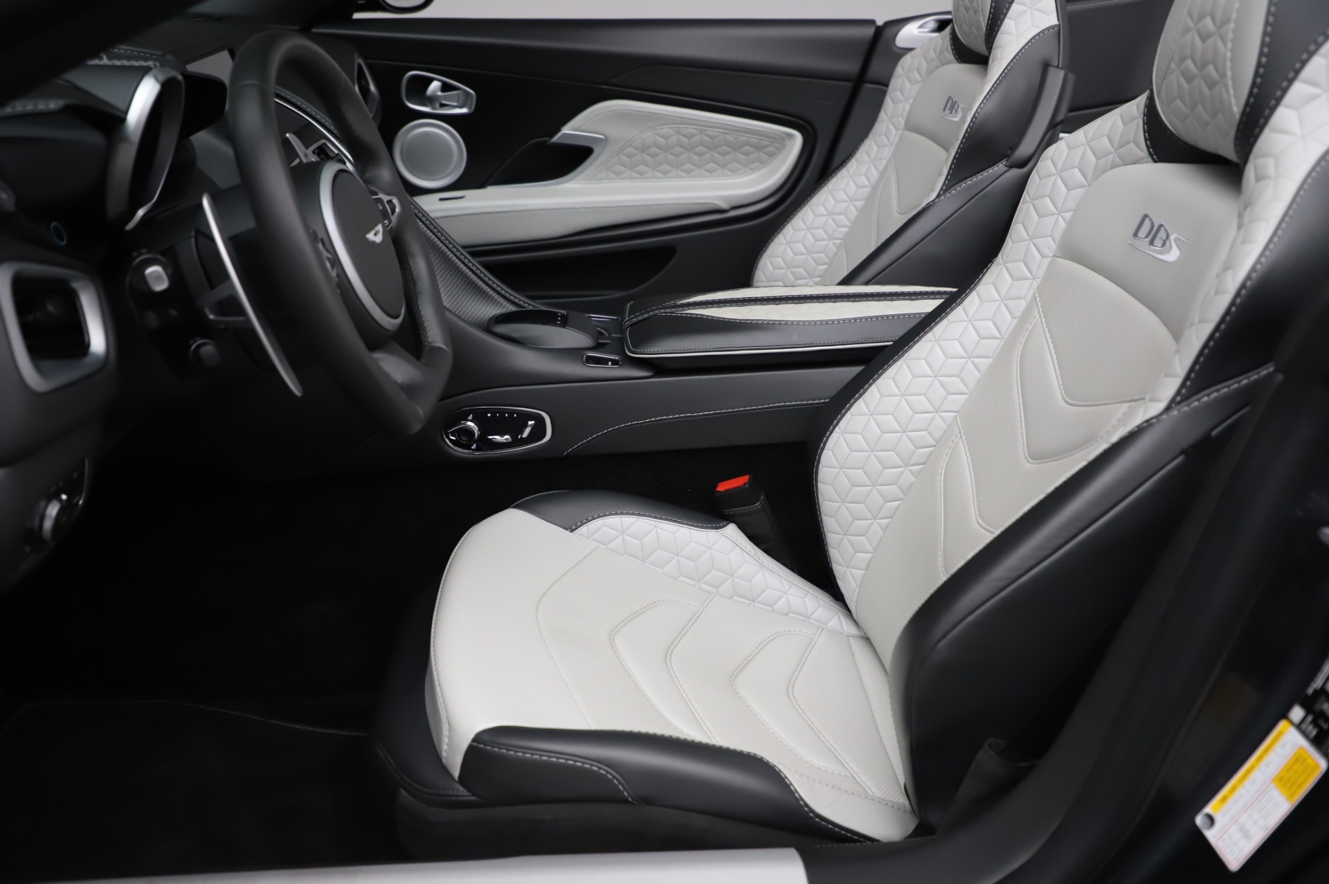 2020 Aston Martin DBS Superleggera Volante, 13/20