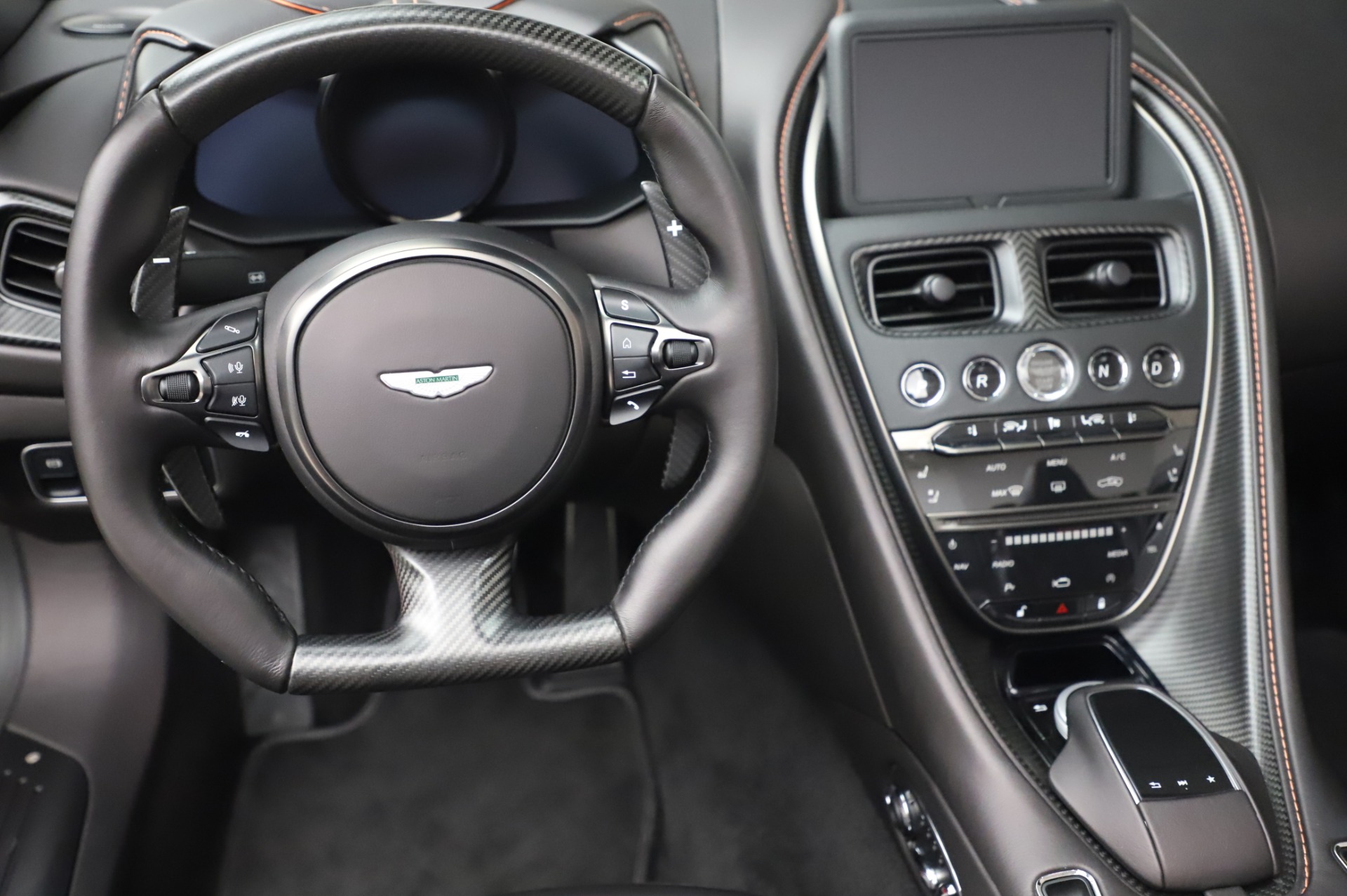 2020 Aston Martin DBS Superleggera Volante, 16/20