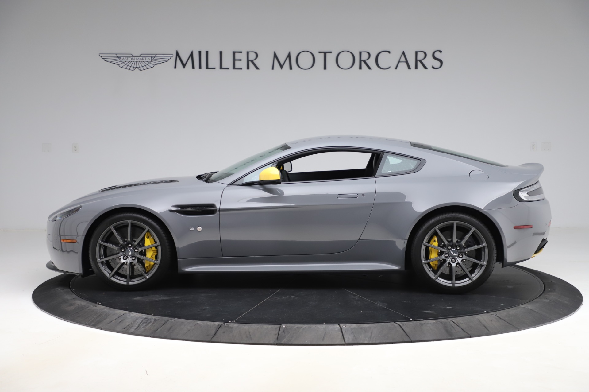 2017 Aston Martin V12 Vantage S, 10/20