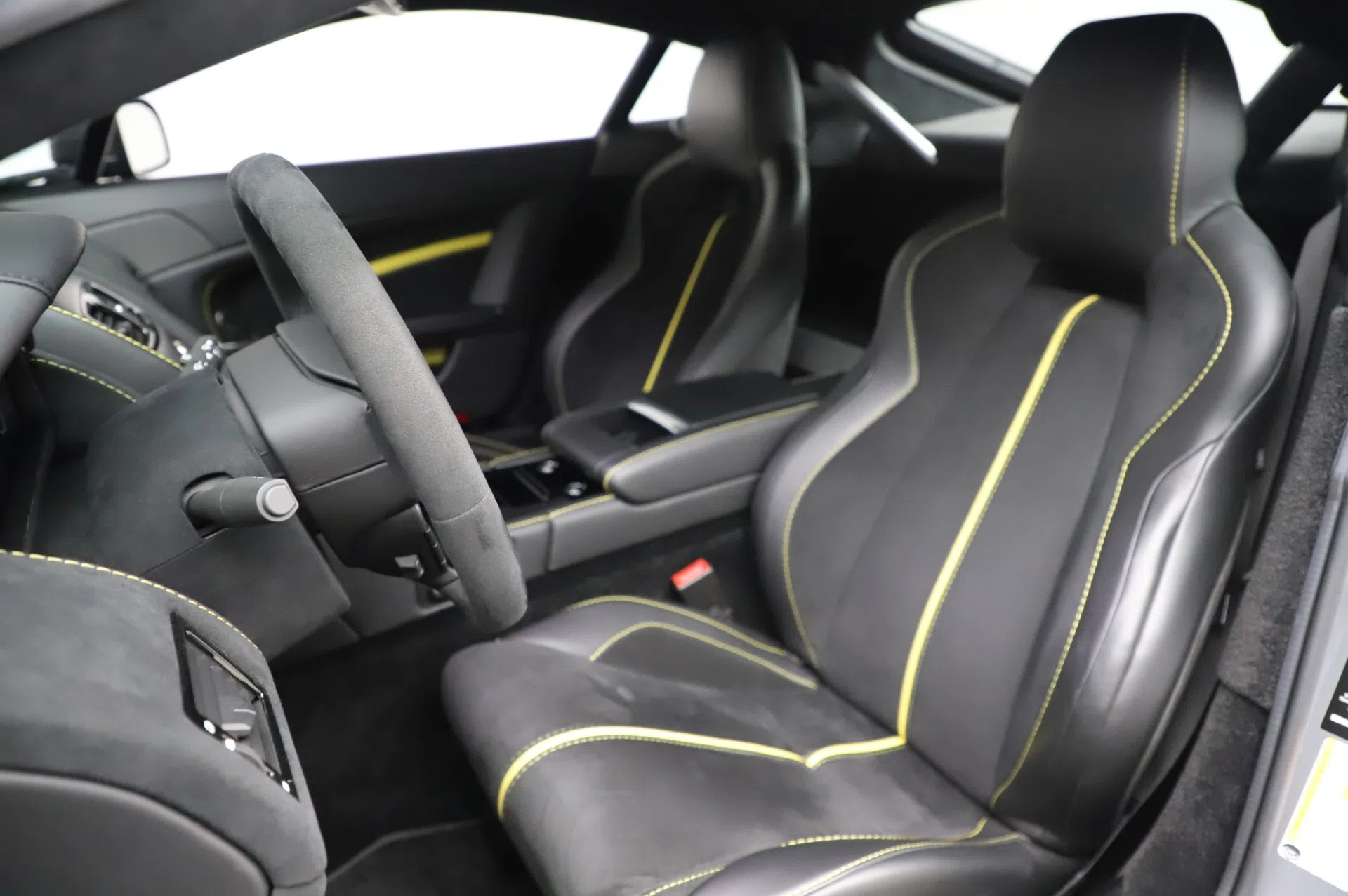 2017 Aston Martin V12 Vantage S, 13/20