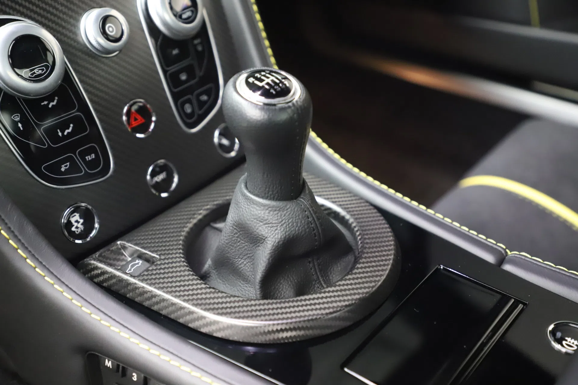 2017 Aston Martin V12 Vantage S, 14/20
