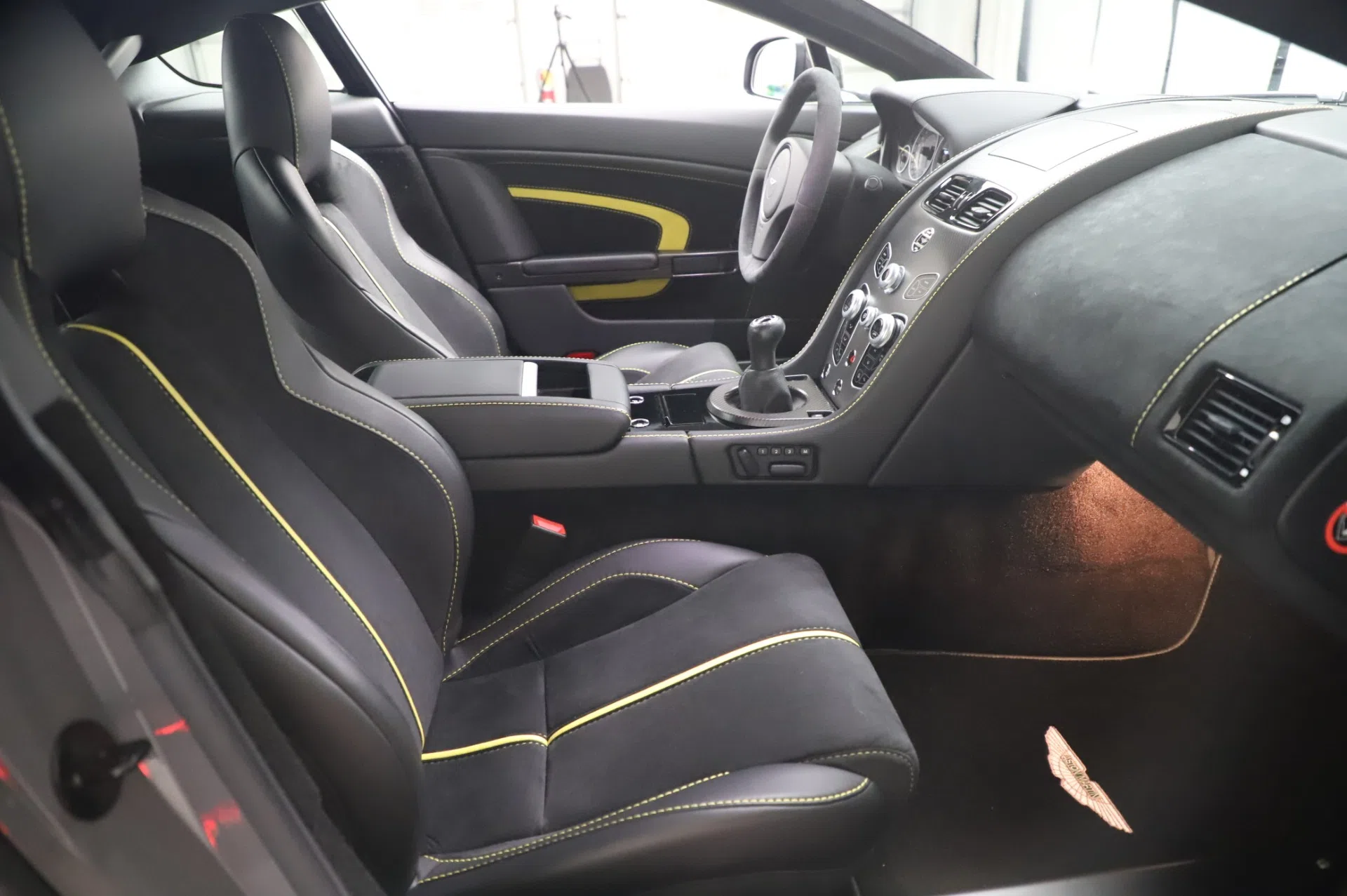 2017 Aston Martin V12 Vantage S, 16/20