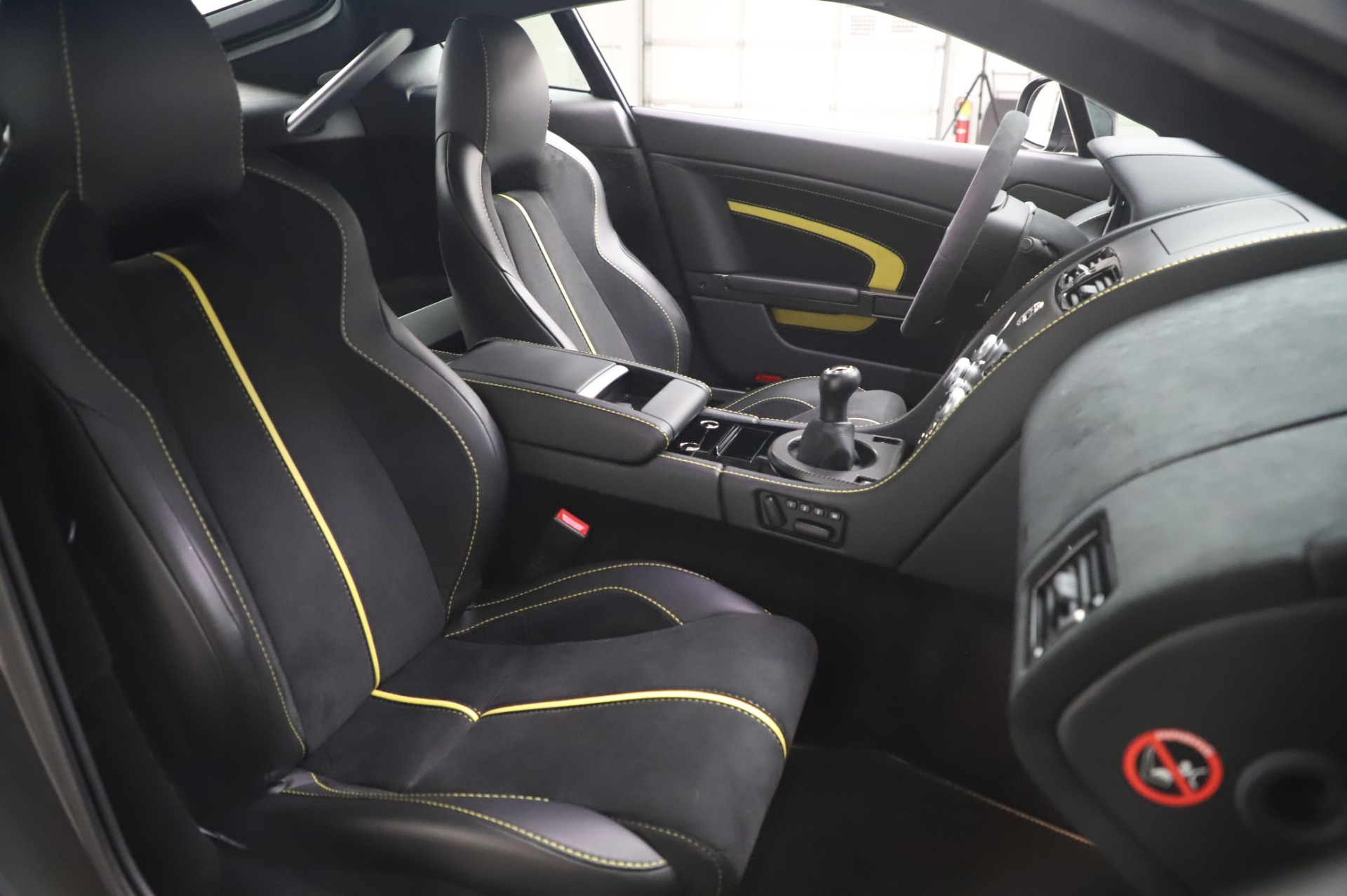 2017 Aston Martin V12 Vantage S, 17/20