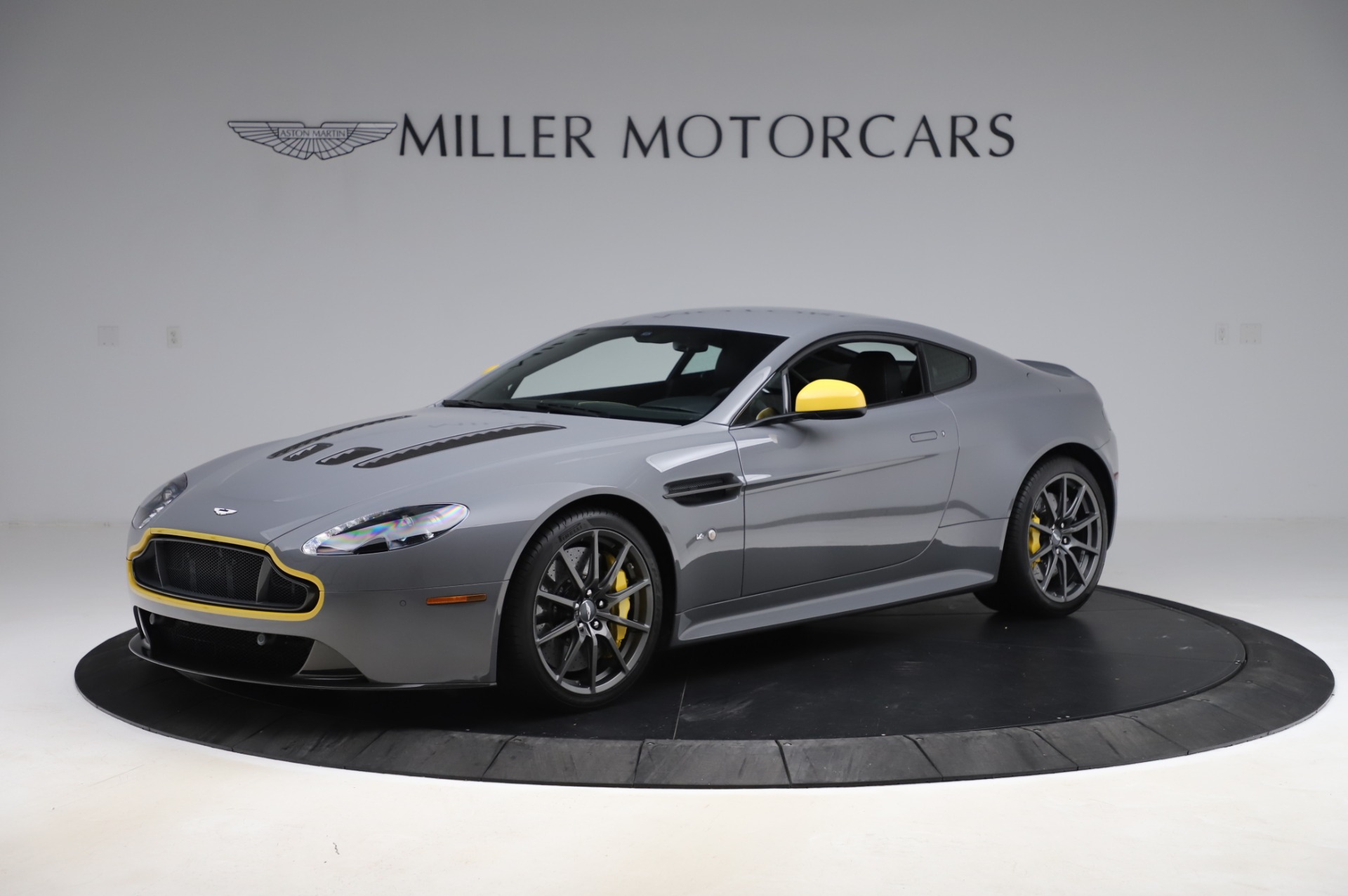 2017 Aston Martin V12 Vantage S, 19/20
