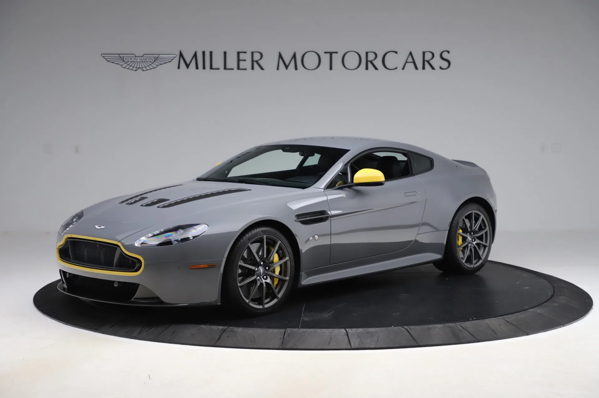 2017 Aston Martin V12 Vantage S, 19/20