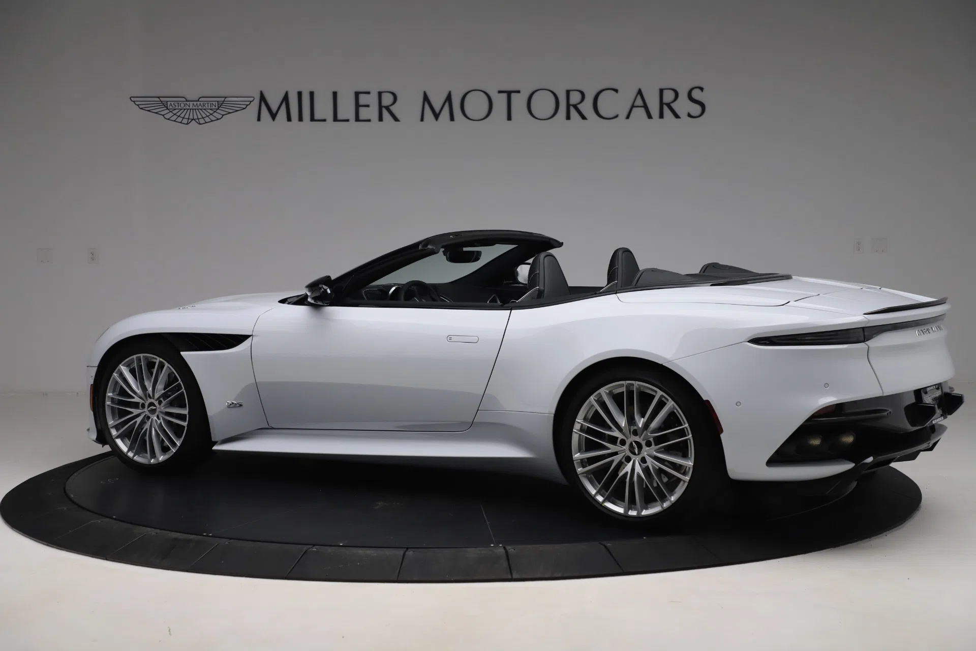 2020 Aston Martin DBS Superleggera Volante Convertible for sale, exterior, WHITESTONE