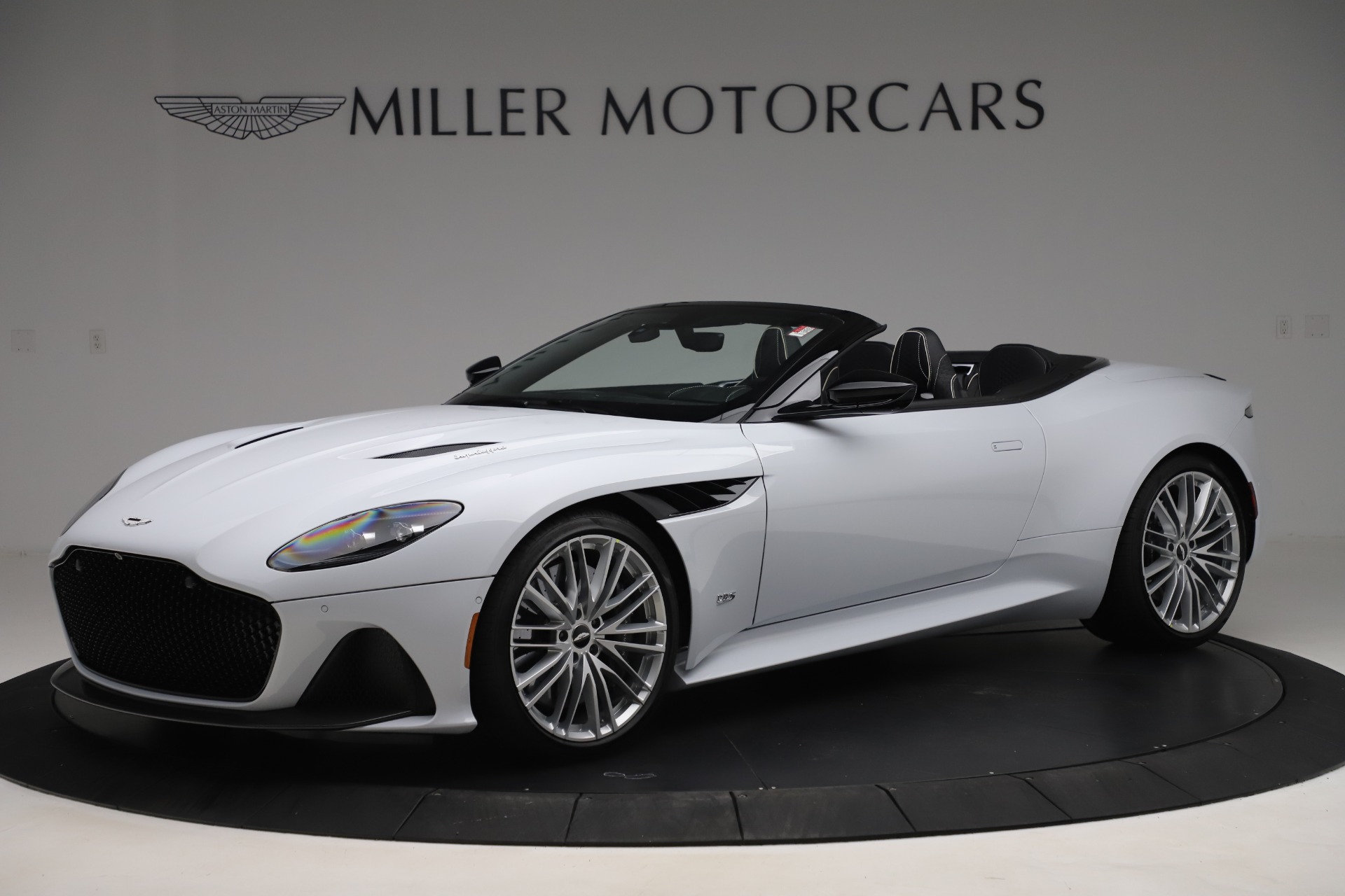 2020 Aston Martin DBS Superleggera Volante Convertible, 19/20