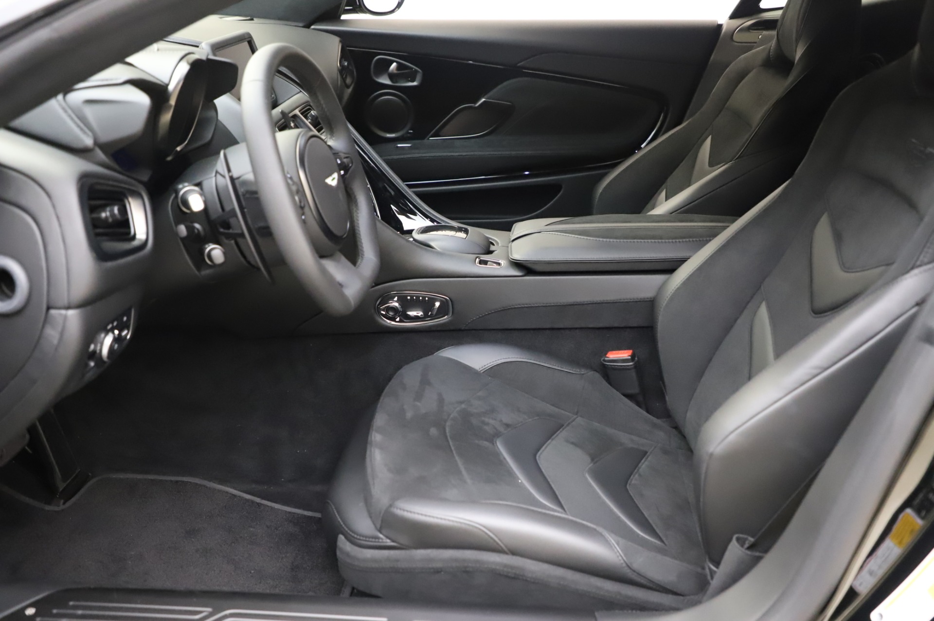 2020 Aston Martin DBS Superleggera Coupe, 13/19