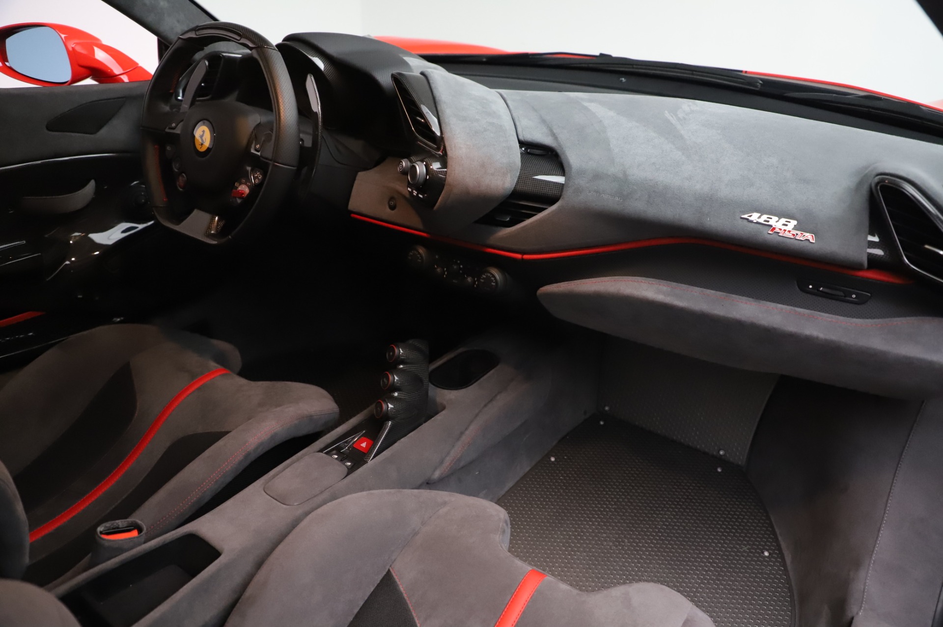 2020 Ferrari 488 Pista, 16/20
