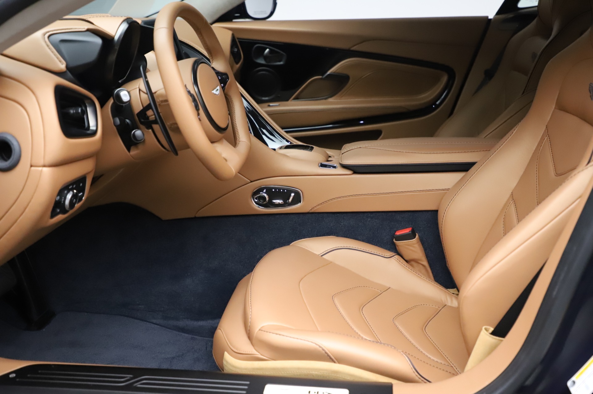 2020 Aston Martin DBS Superleggera Coupe, 13/20