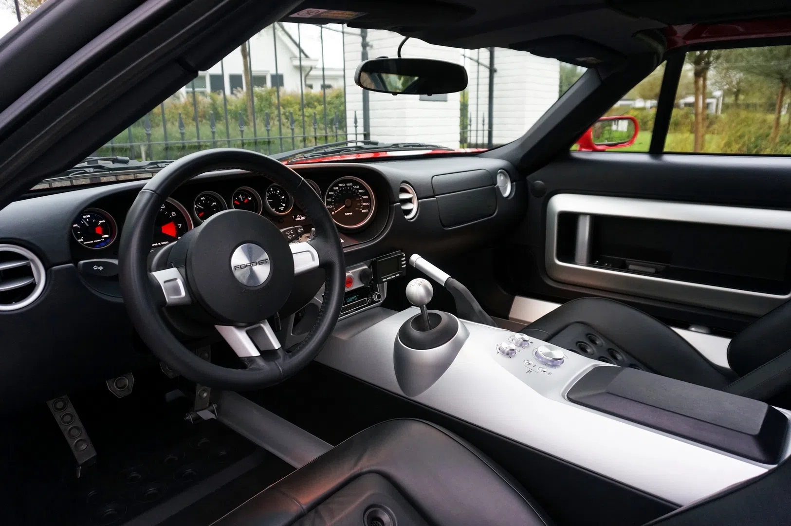 2005 Ford GT 5.4L V8 Coupé 1 interior, dashboard