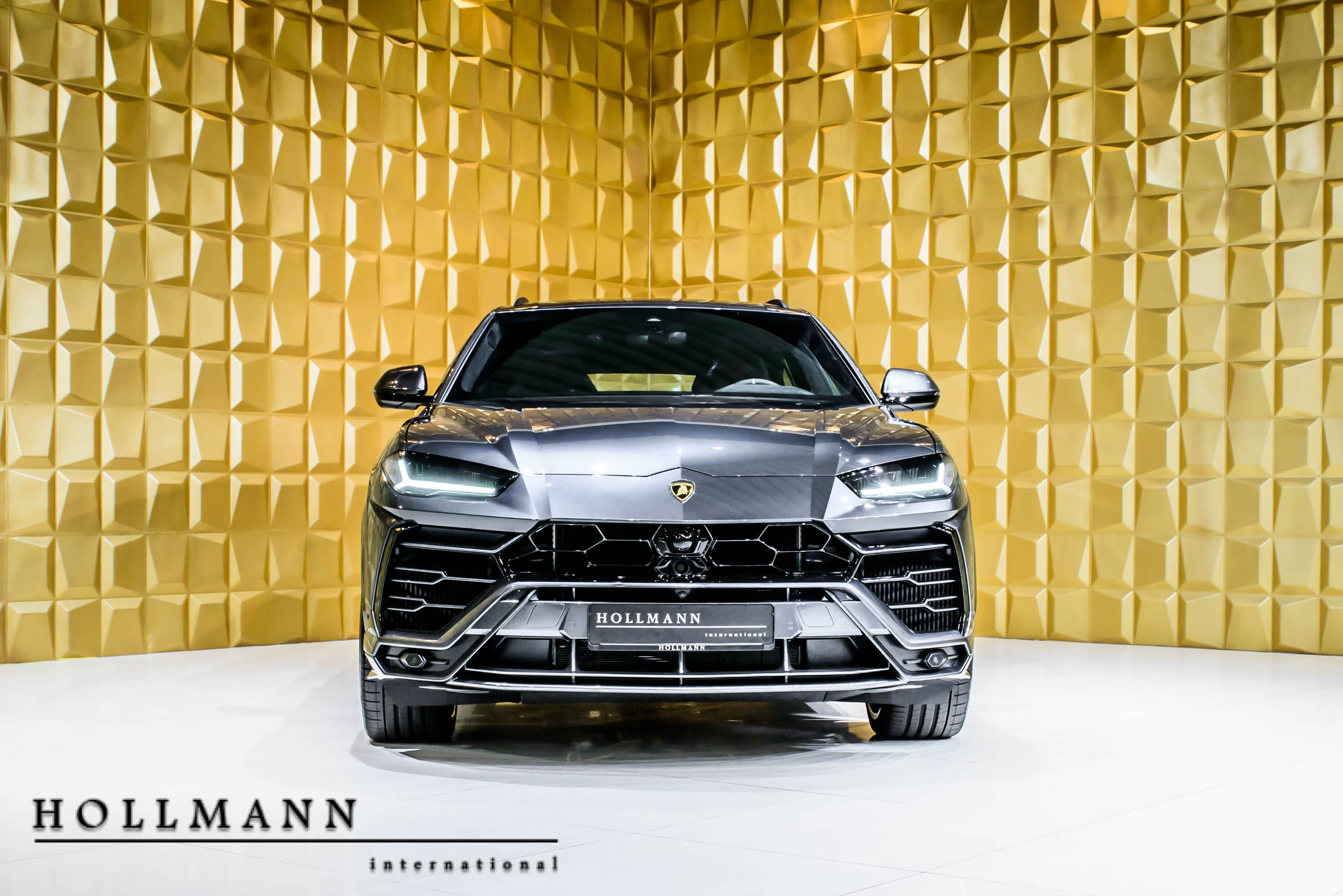 2018 LAMBORGHINI Urus, 2/17