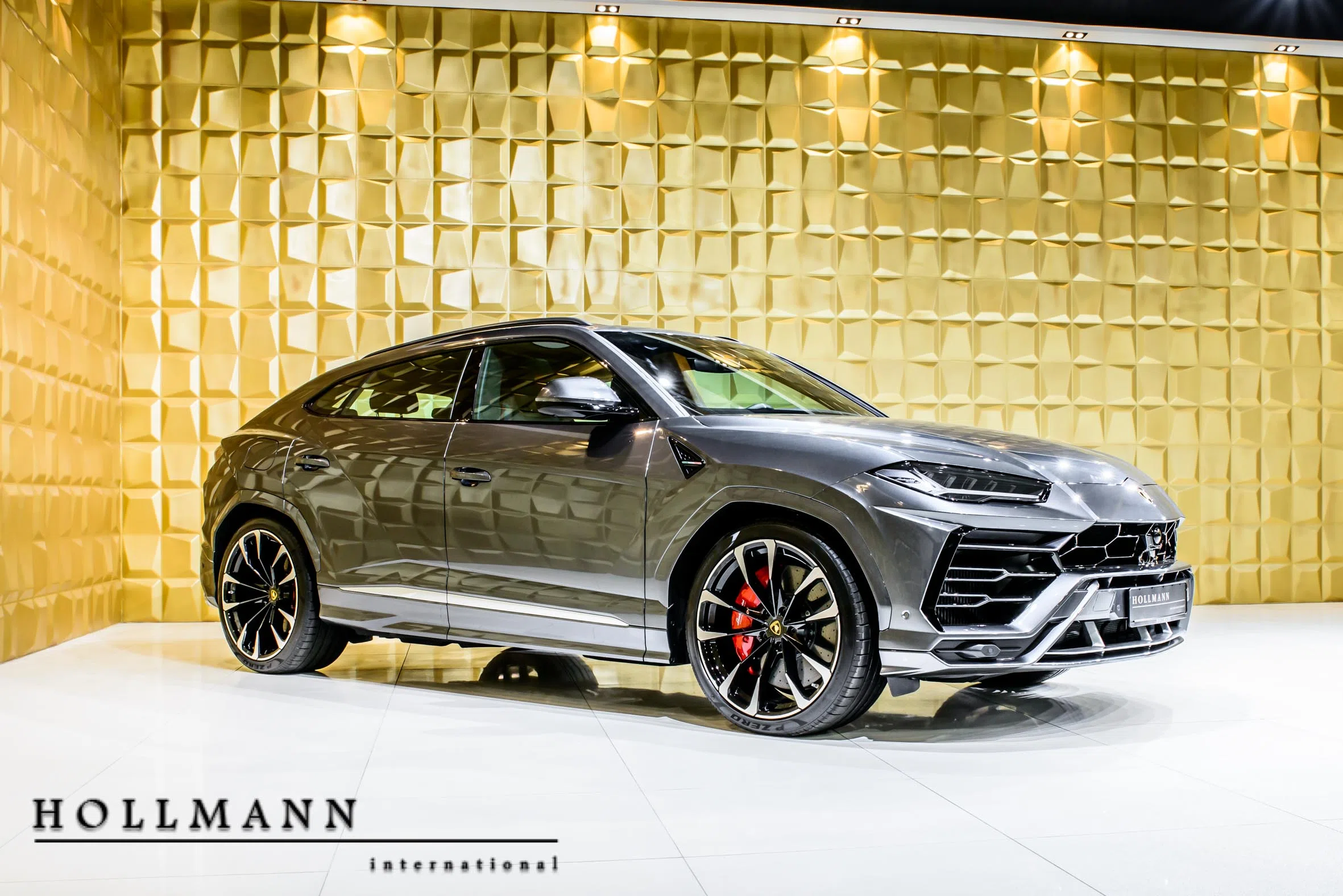 2018 LAMBORGHINI Urus for sale, exterior, Grigio Lynx