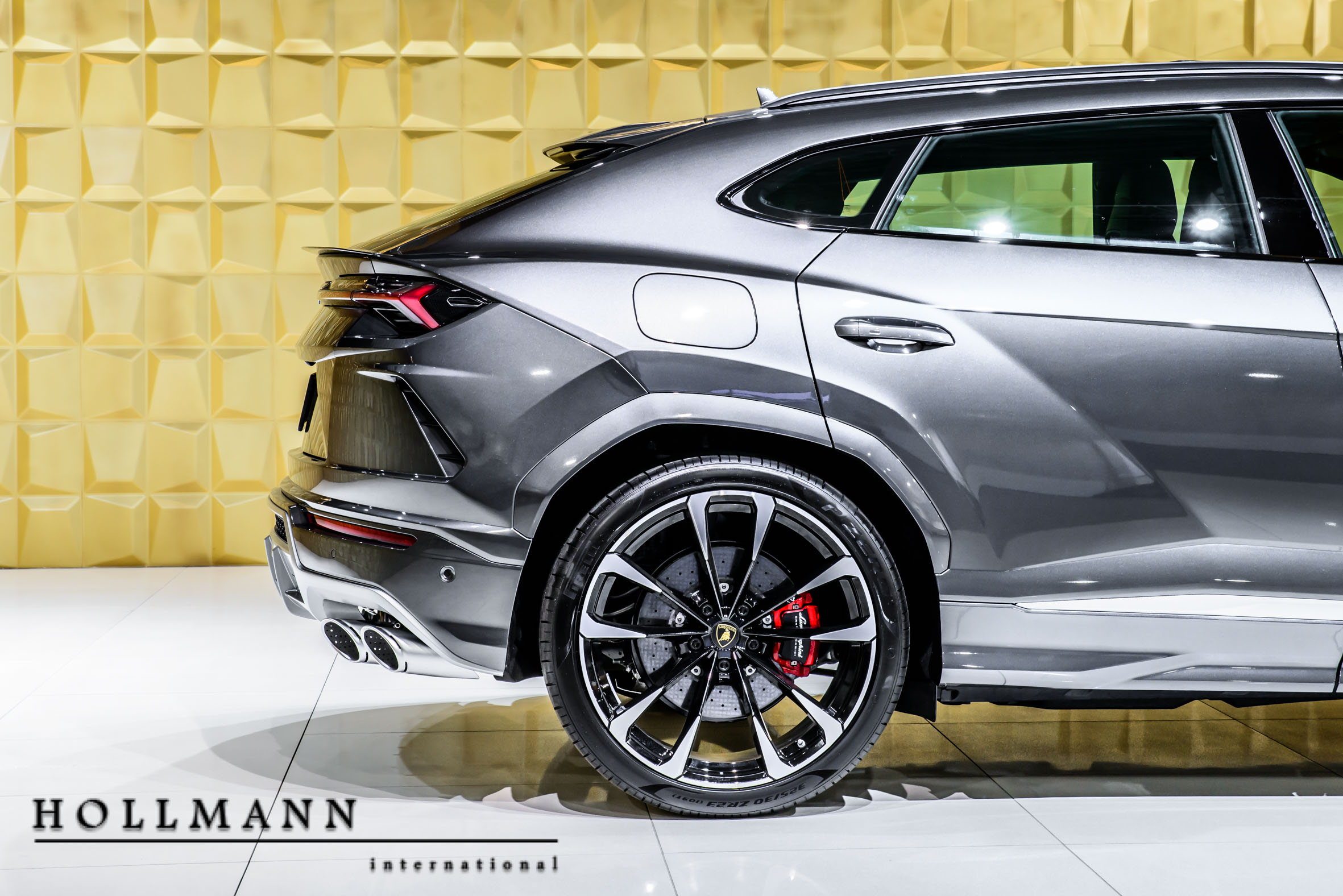 2018 LAMBORGHINI Urus, 7/17