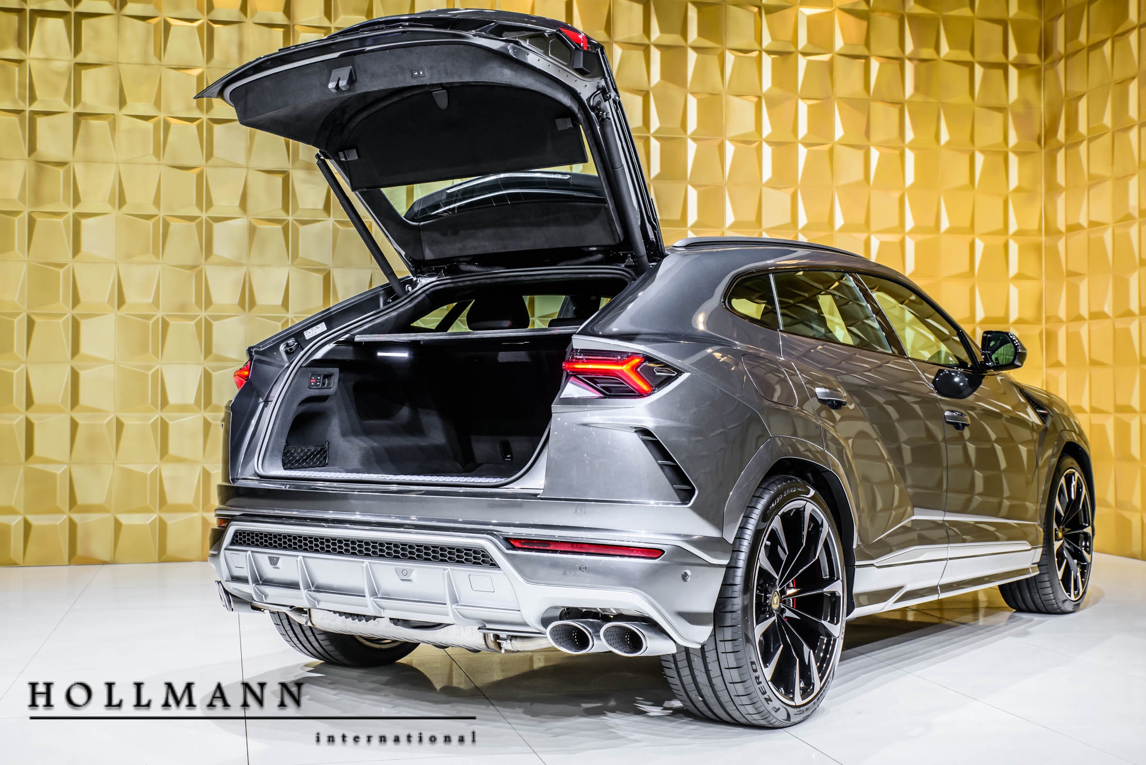 2018 LAMBORGHINI Urus, 8/17