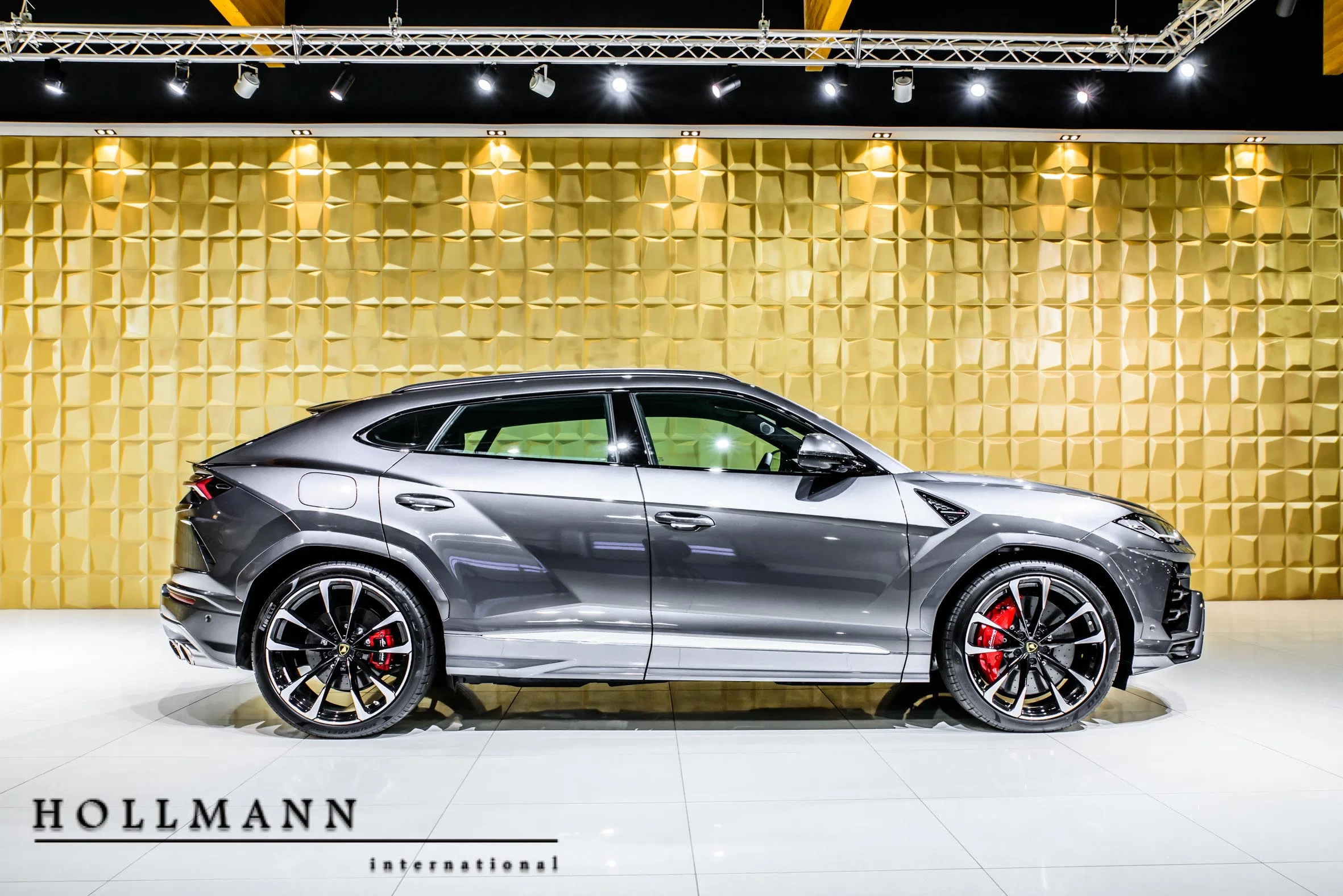 2018 LAMBORGHINI Urus for sale, exterior, Grigio Lynx
