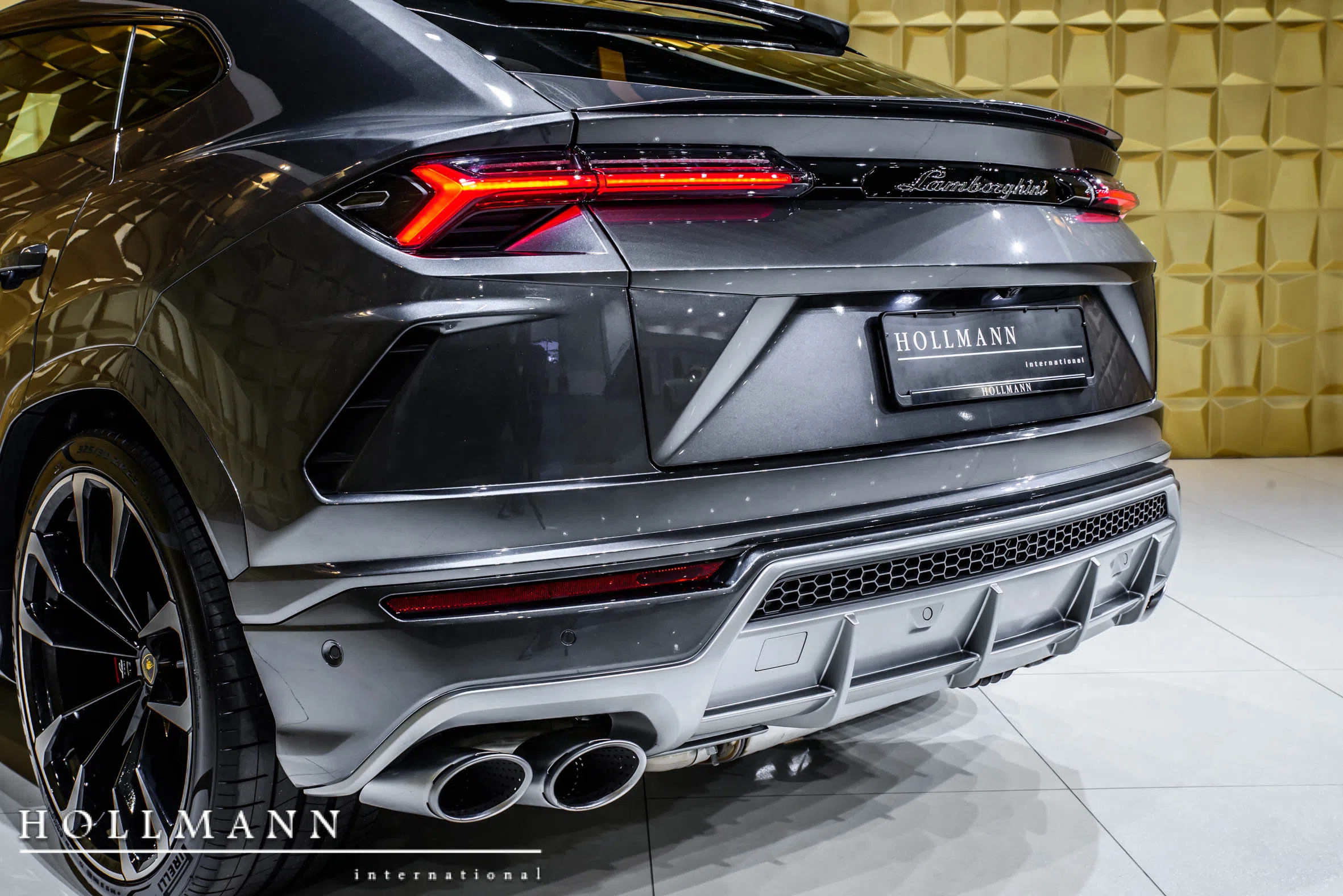 2018 LAMBORGHINI Urus for sale, exterior, Grigio Lynx