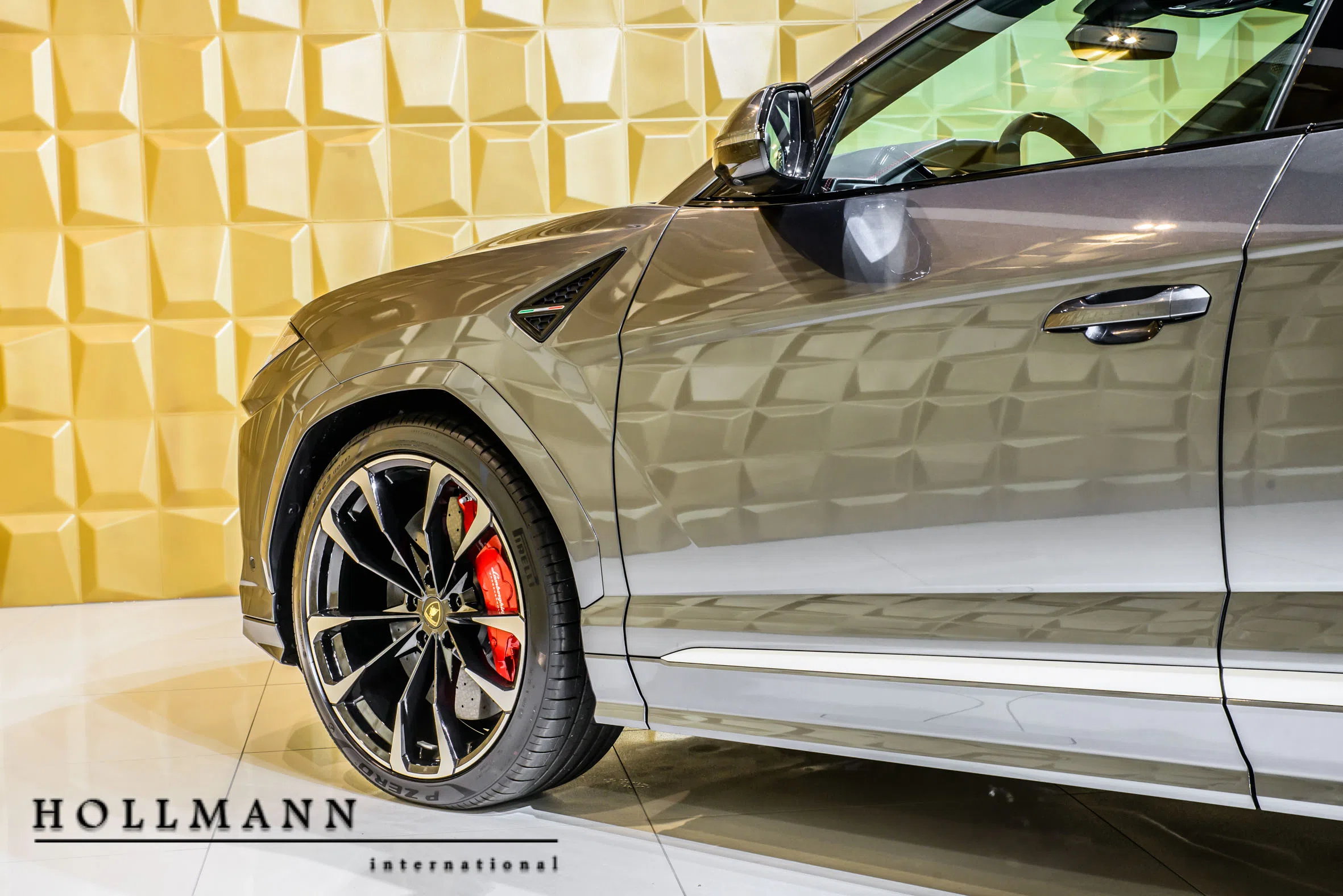 2018 LAMBORGHINI Urus for sale, exterior, Grigio Lynx