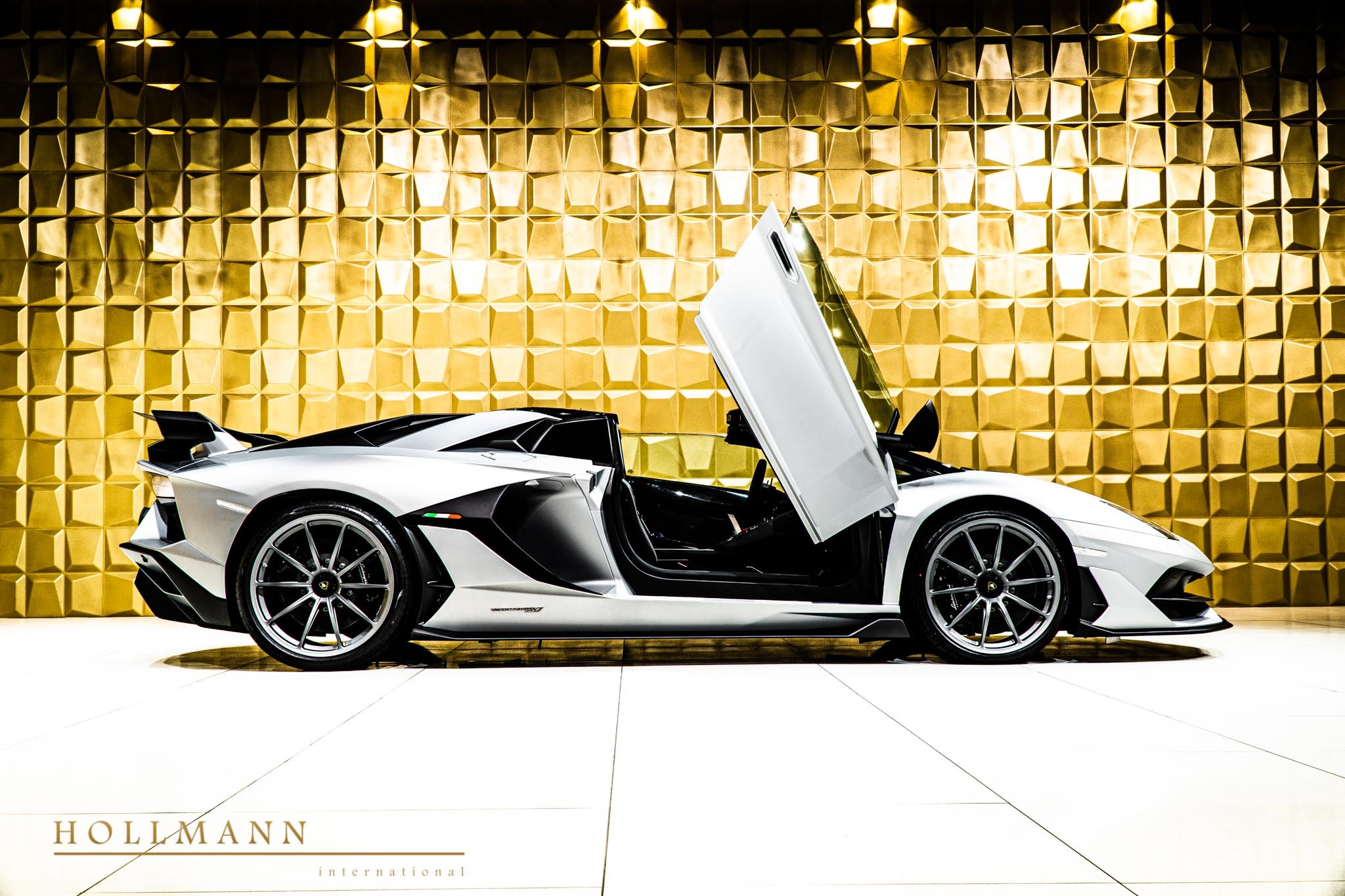 2020 Lamborghini Aventador SVJ Roadster