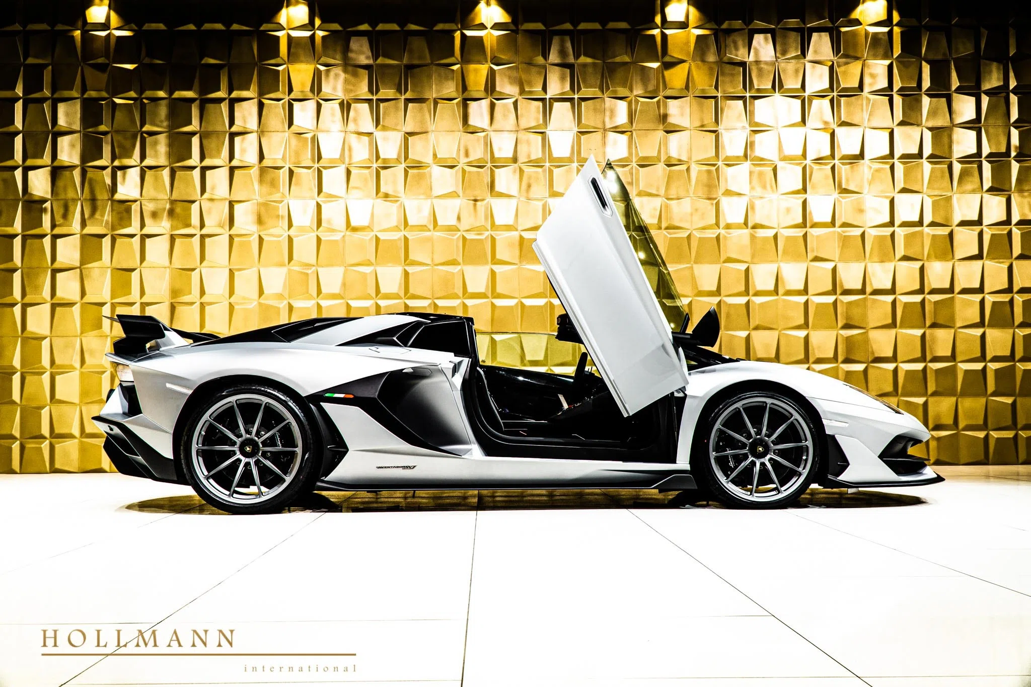 2020 Lamborghini Aventador SVJ Roadster