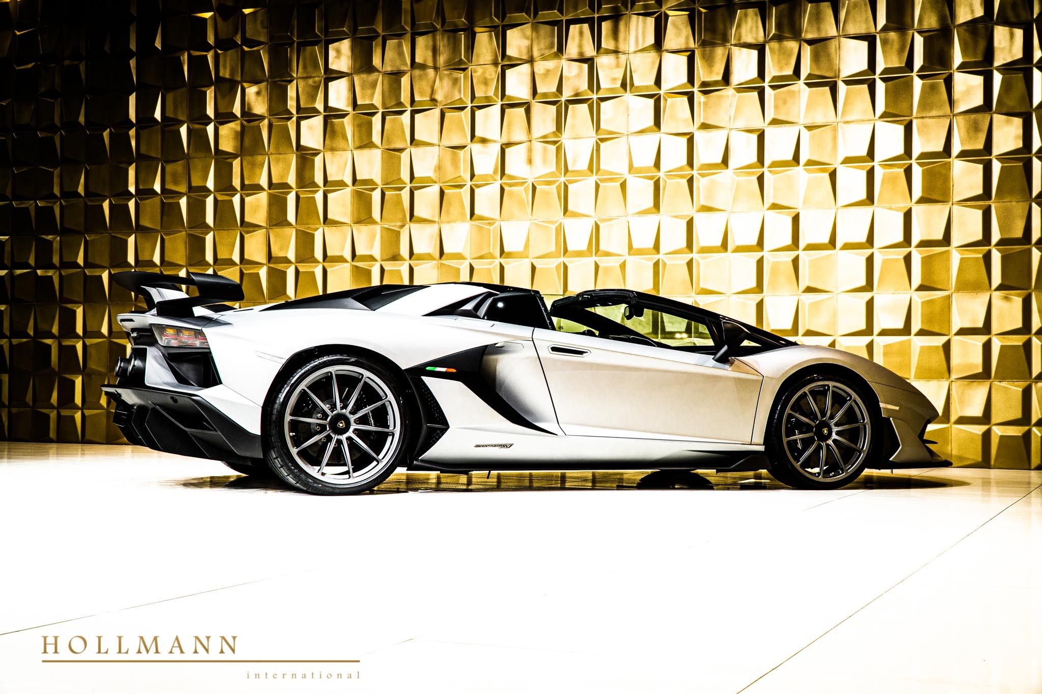 2020 Lamborghini Aventador SVJ Roadster, 2/20
