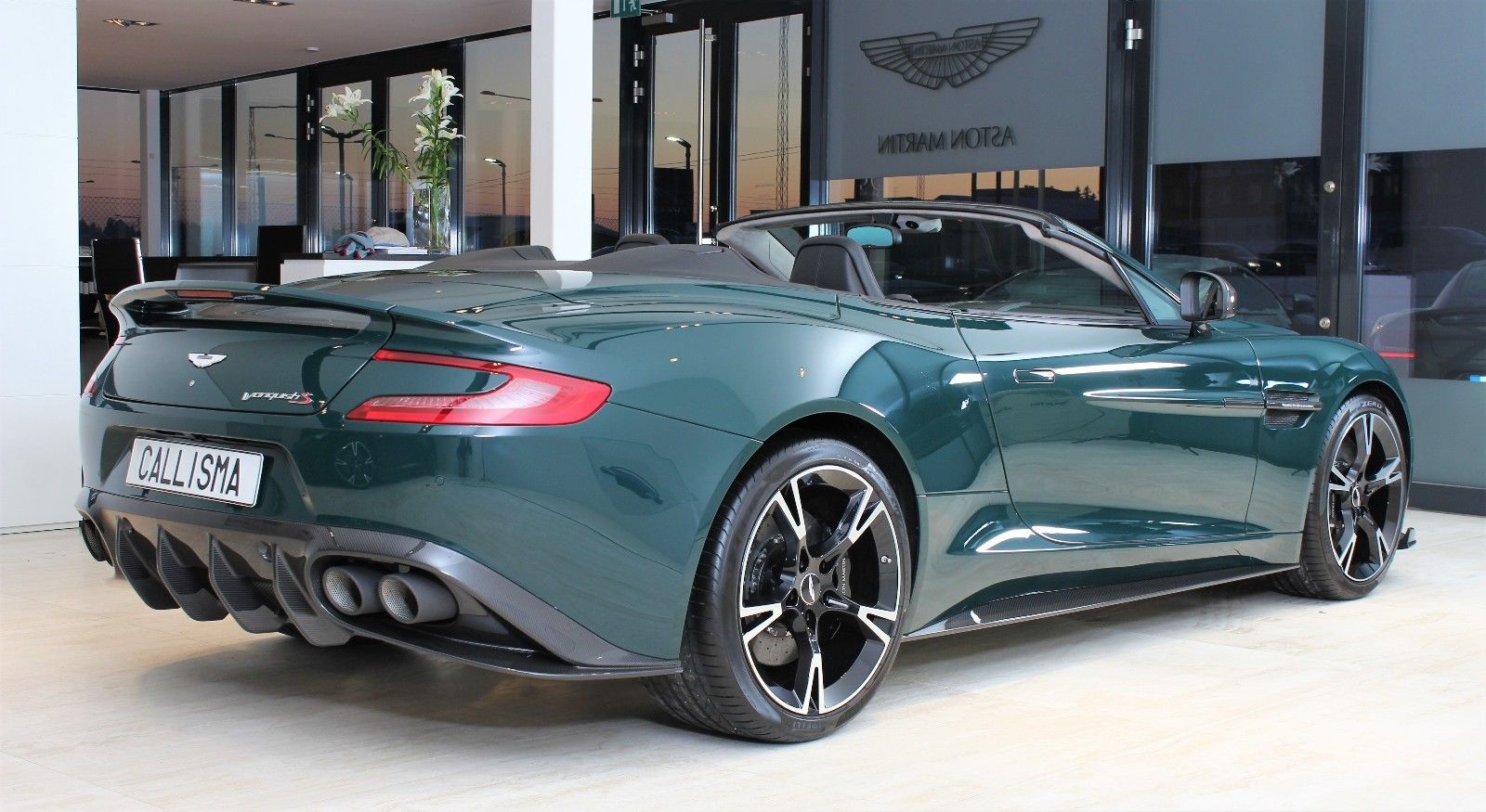 2018 Aston Martin Vanquish S Volante, 2/15