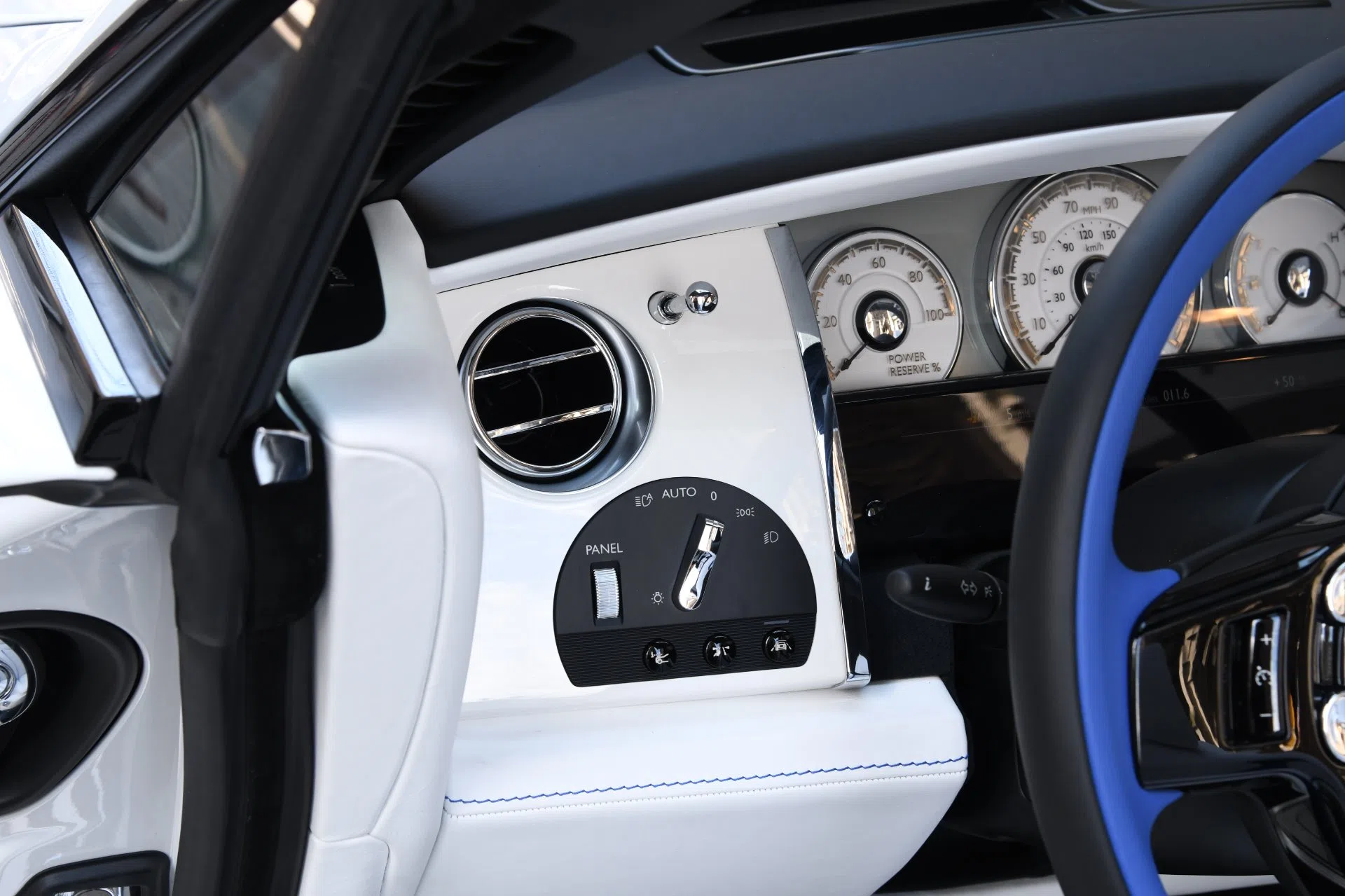 2020 Rolls-Royce Dawn interior, Arctic White