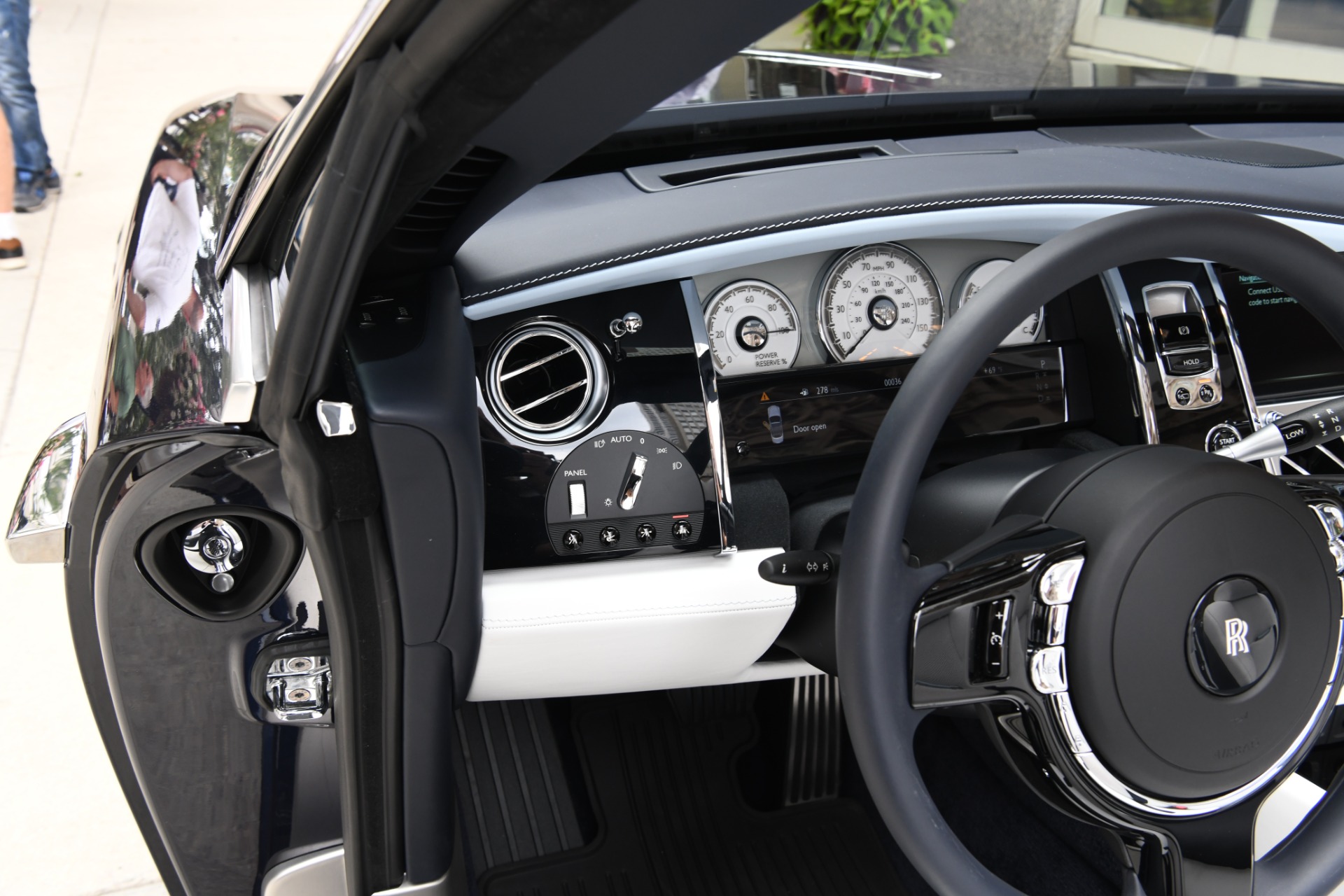 2020 Rolls-Royce Dawn, 13/20