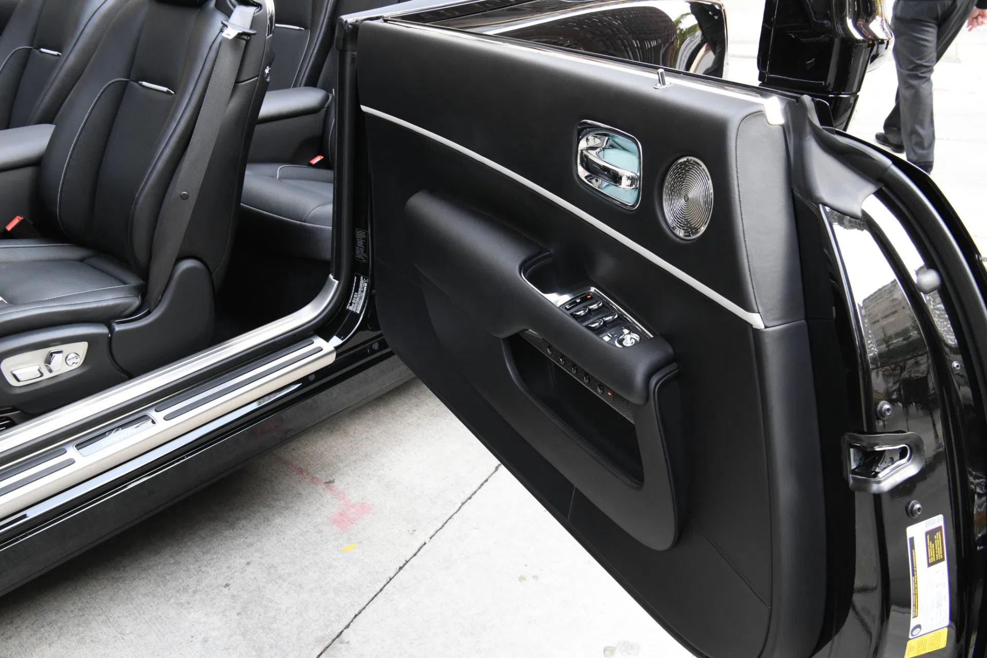 2019 Rolls-Royce Dawn interior, door panel, Black Leather