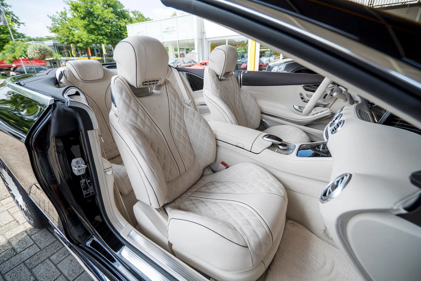 2018 Mercedes-Maybach S 650 Cabriolet interior, seats, Beige