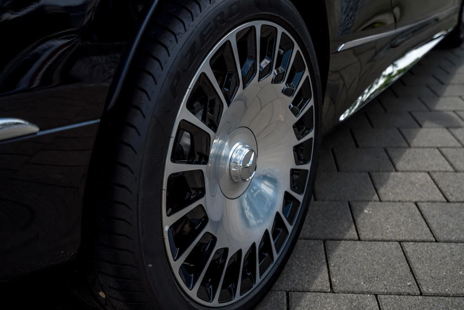 2018 Mercedes-Maybach S 650 Cabriolet wheel