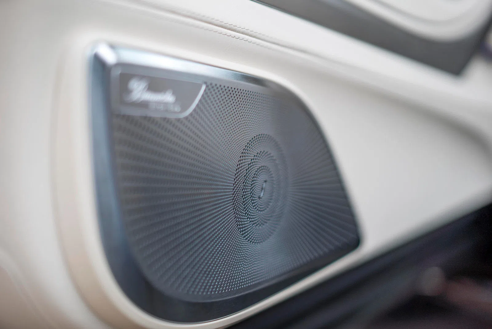 2018 Mercedes-Maybach S 650 Cabriolet interior, door panel, Beige