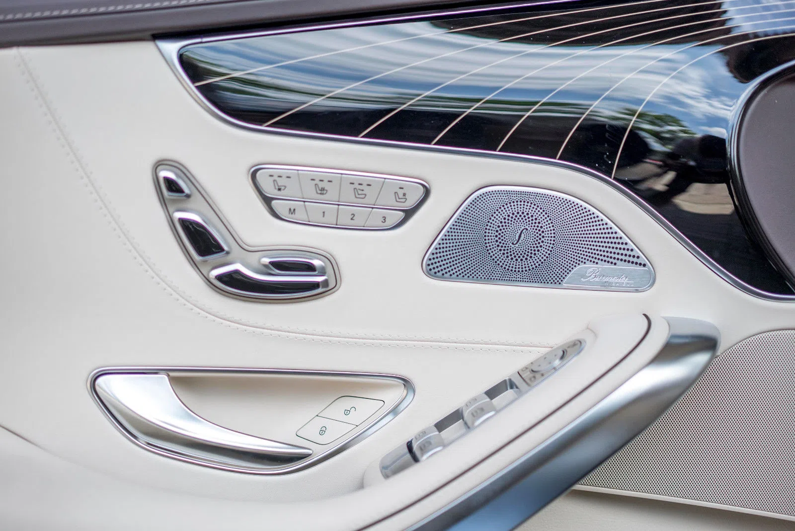 2018 Mercedes-Maybach S 650 Cabriolet interior, door panel, Beige