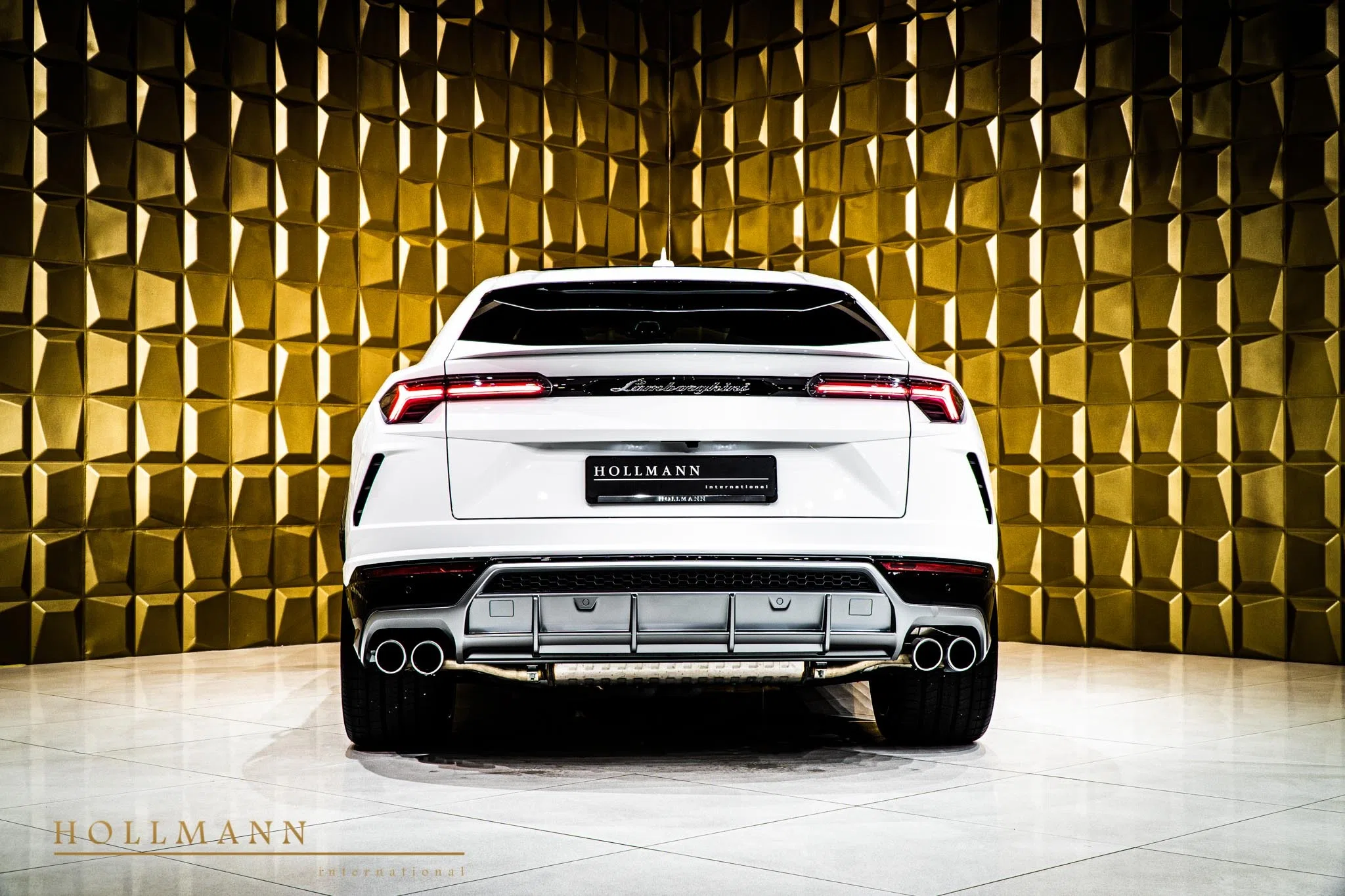 2020 Lamborghini Urus, rear three-quarter view, Bianco Icarus