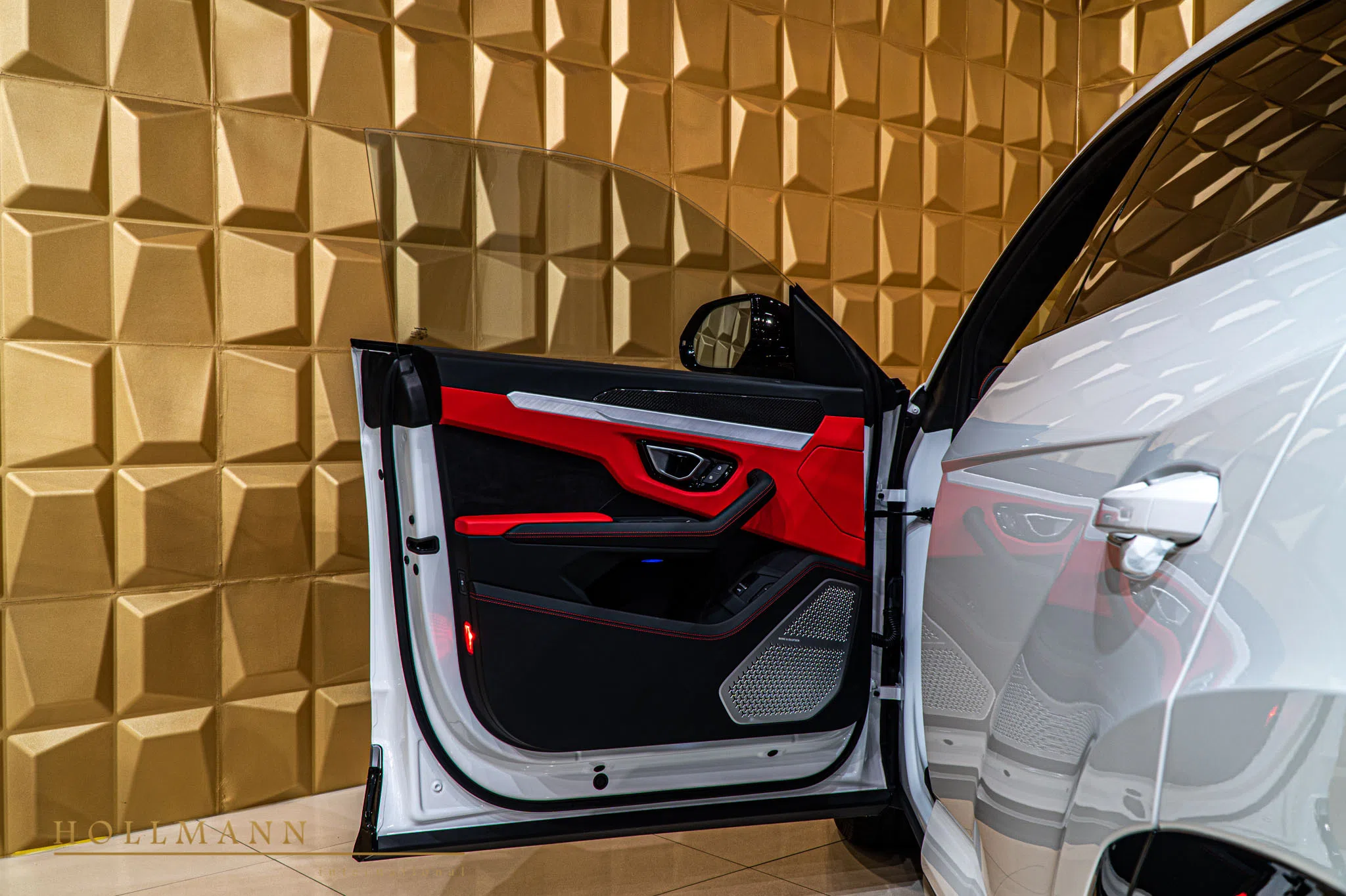 2020 Lamborghini Urus interior, door panel, Nero Ade / Rosso Alala
