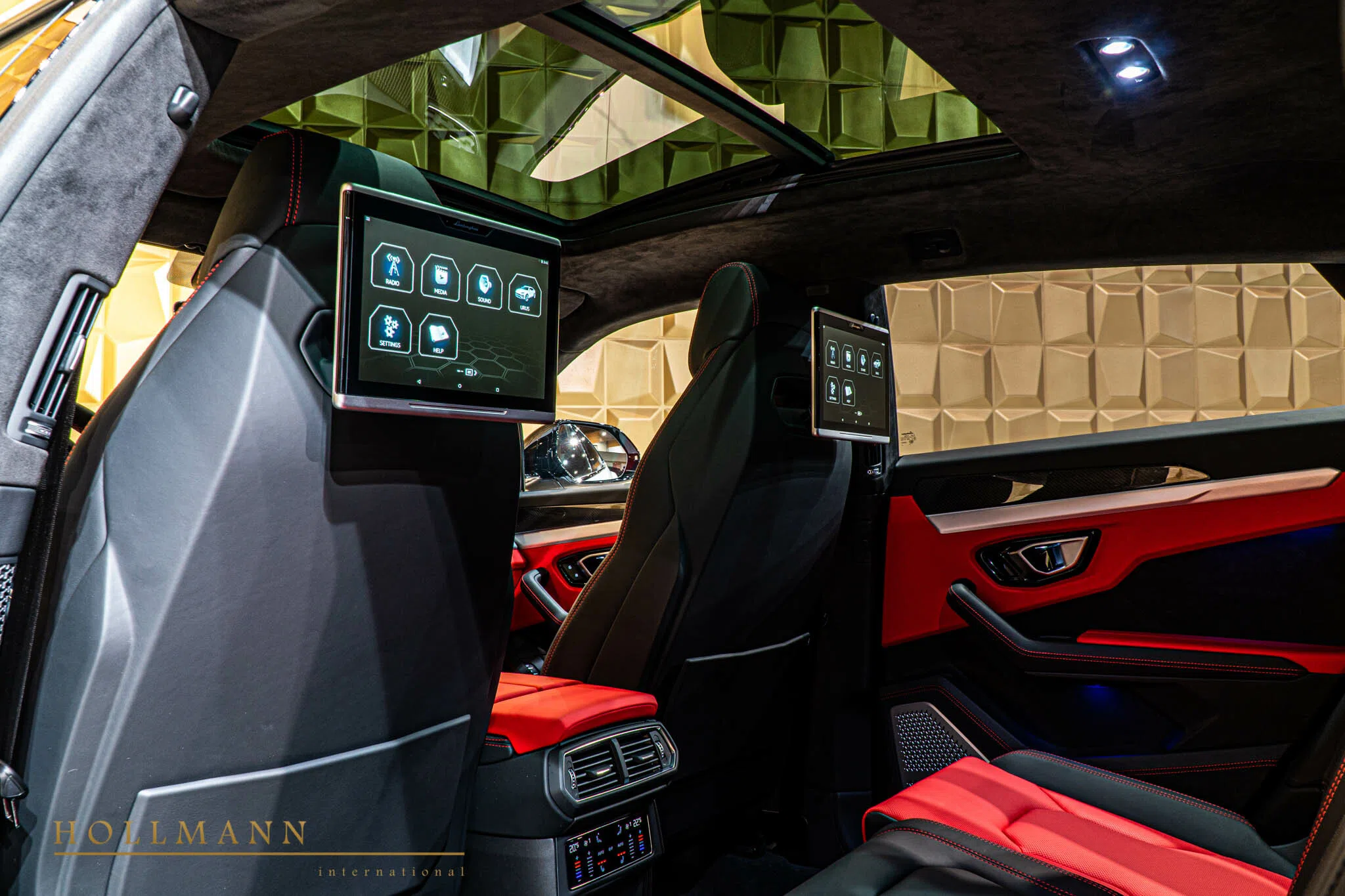 2020 Lamborghini Urus interior, Nero Ade / Rosso Alala