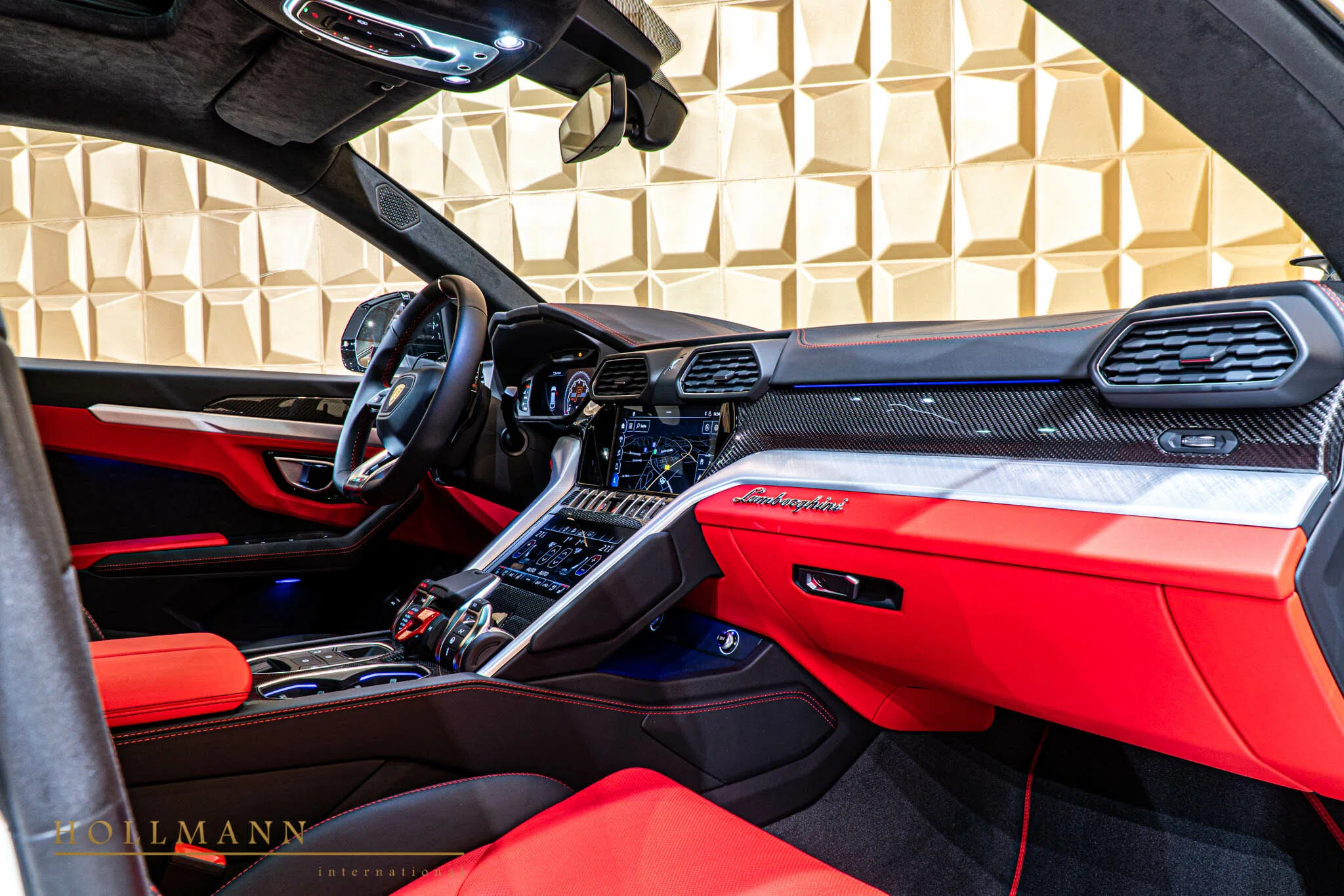 2020 Lamborghini Urus interior, dashboard, Nero Ade / Rosso Alala