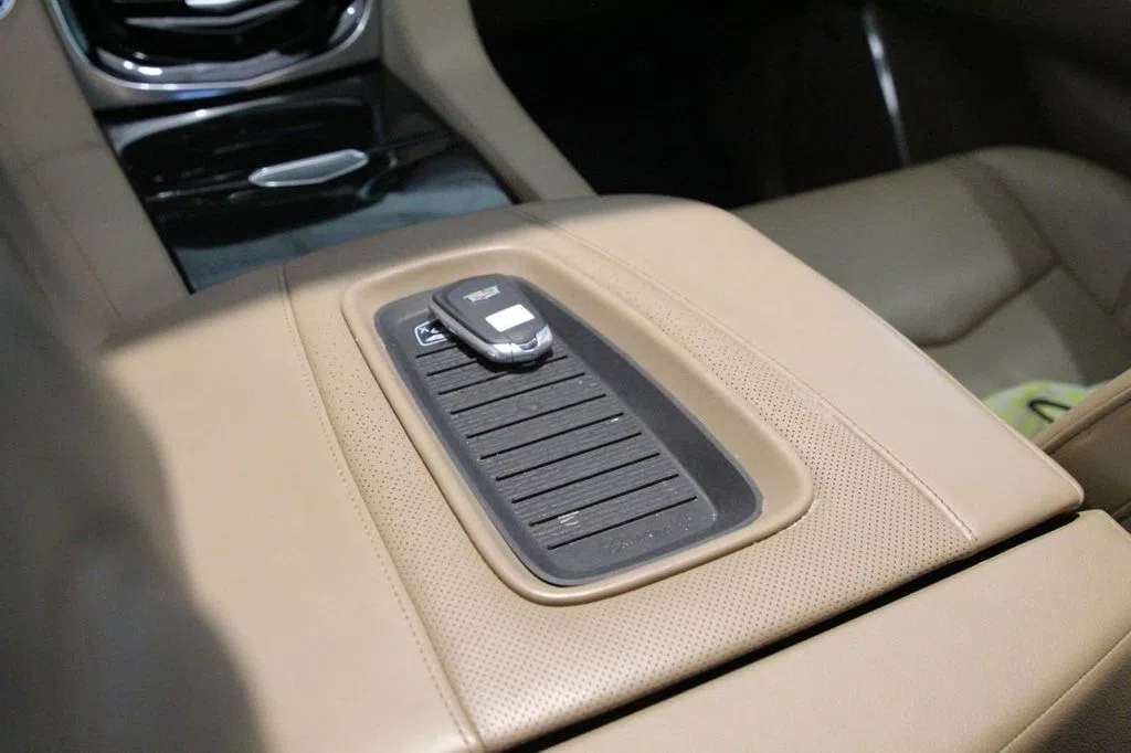 2019 Cadillac Escalade ESV interior, center console