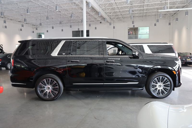 2021 Cadillac Escalade ESV, 2/18