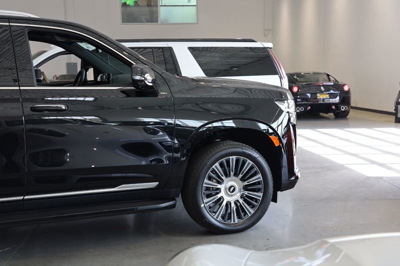 2021 Cadillac Escalade ESV, 4/18