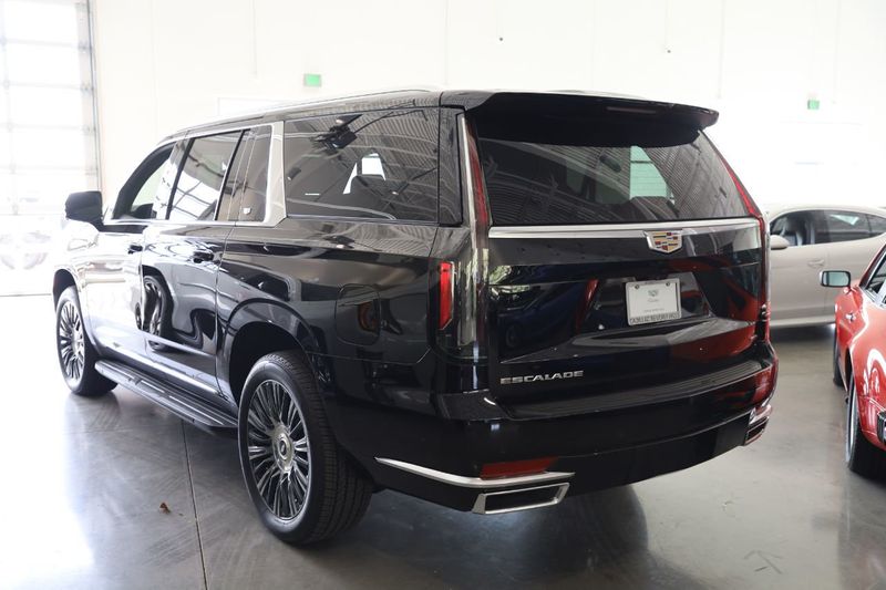 2021 Cadillac Escalade ESV, 6/18