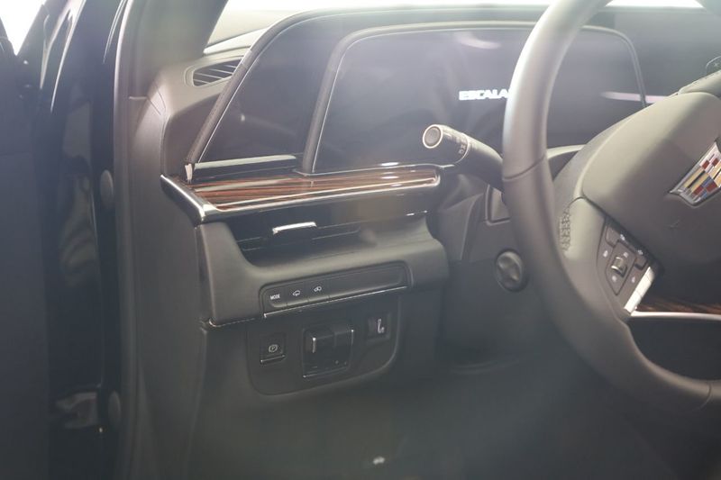 2021 Cadillac Escalade ESV, 10/18