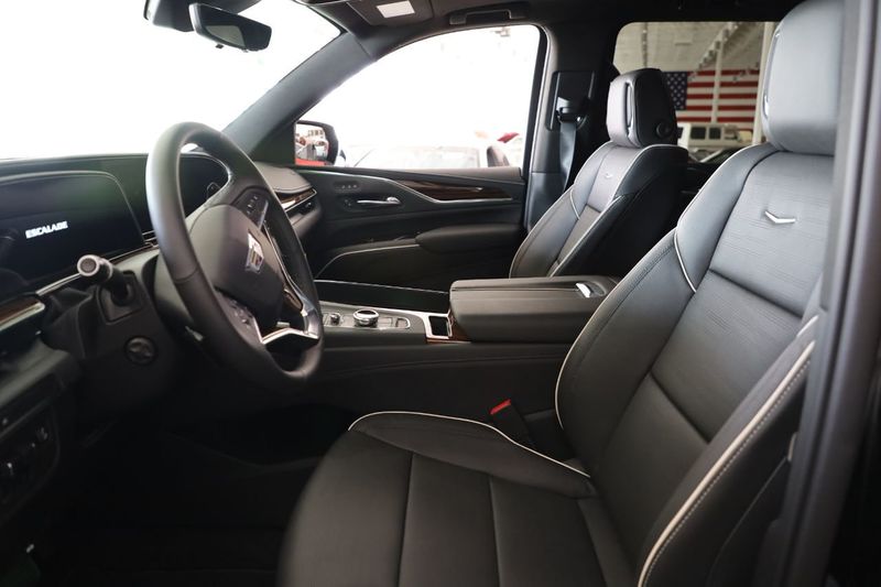 2021 Cadillac Escalade ESV, 11/18