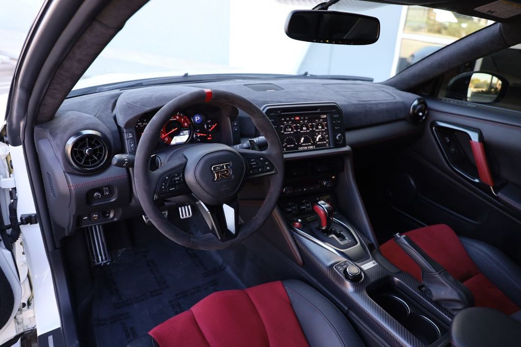 2017 Nissan GT-R, 2/20